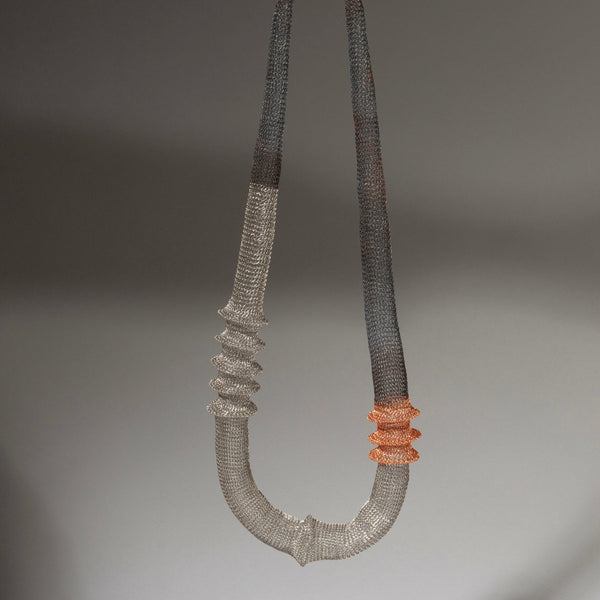 A SOPHISTICATED, EASY TO WEAR, WOVEN WIRE NECKLACE, SUMBA, INDONESIA ( No 4584 )