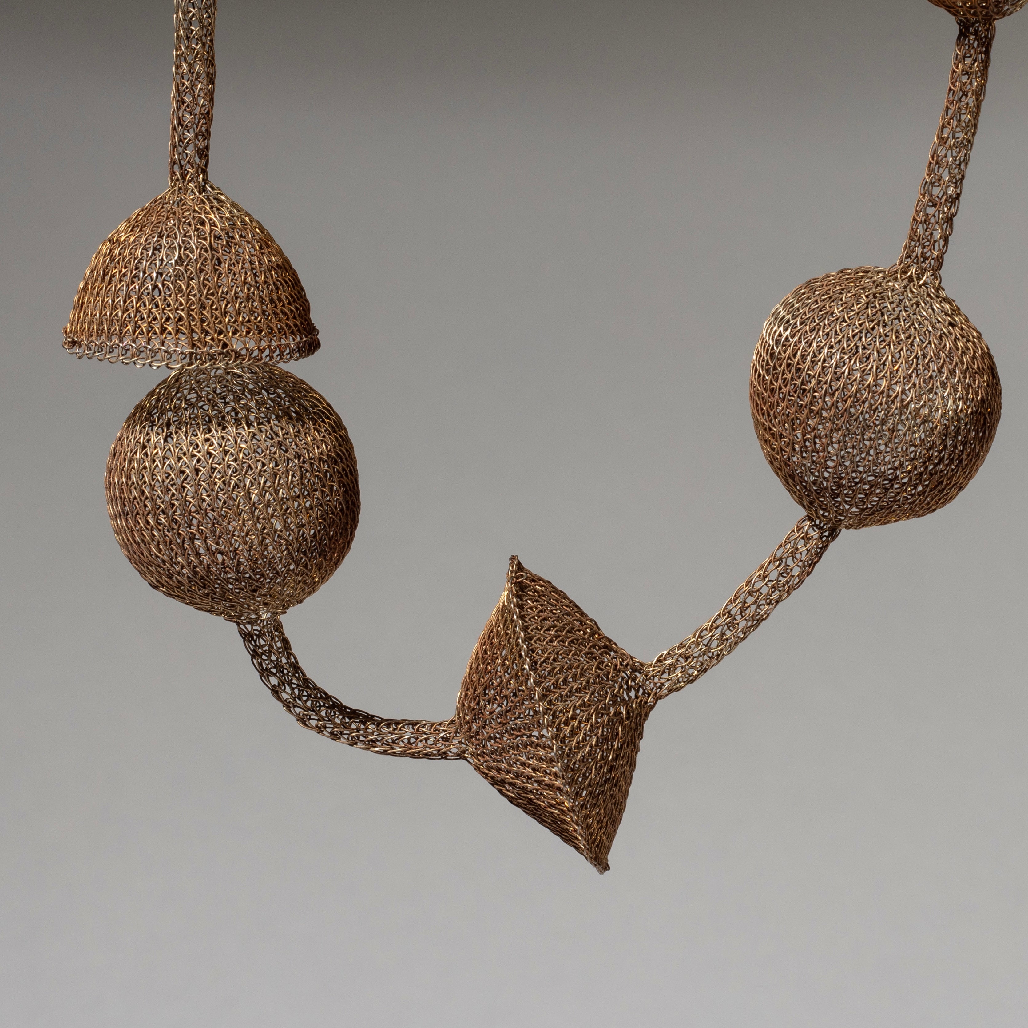 AN INTRICATE, LIGHT-WEIGHT, WOVEN WIRE NECKLACE, SUMBA, INDONESIA ( No 4585 )