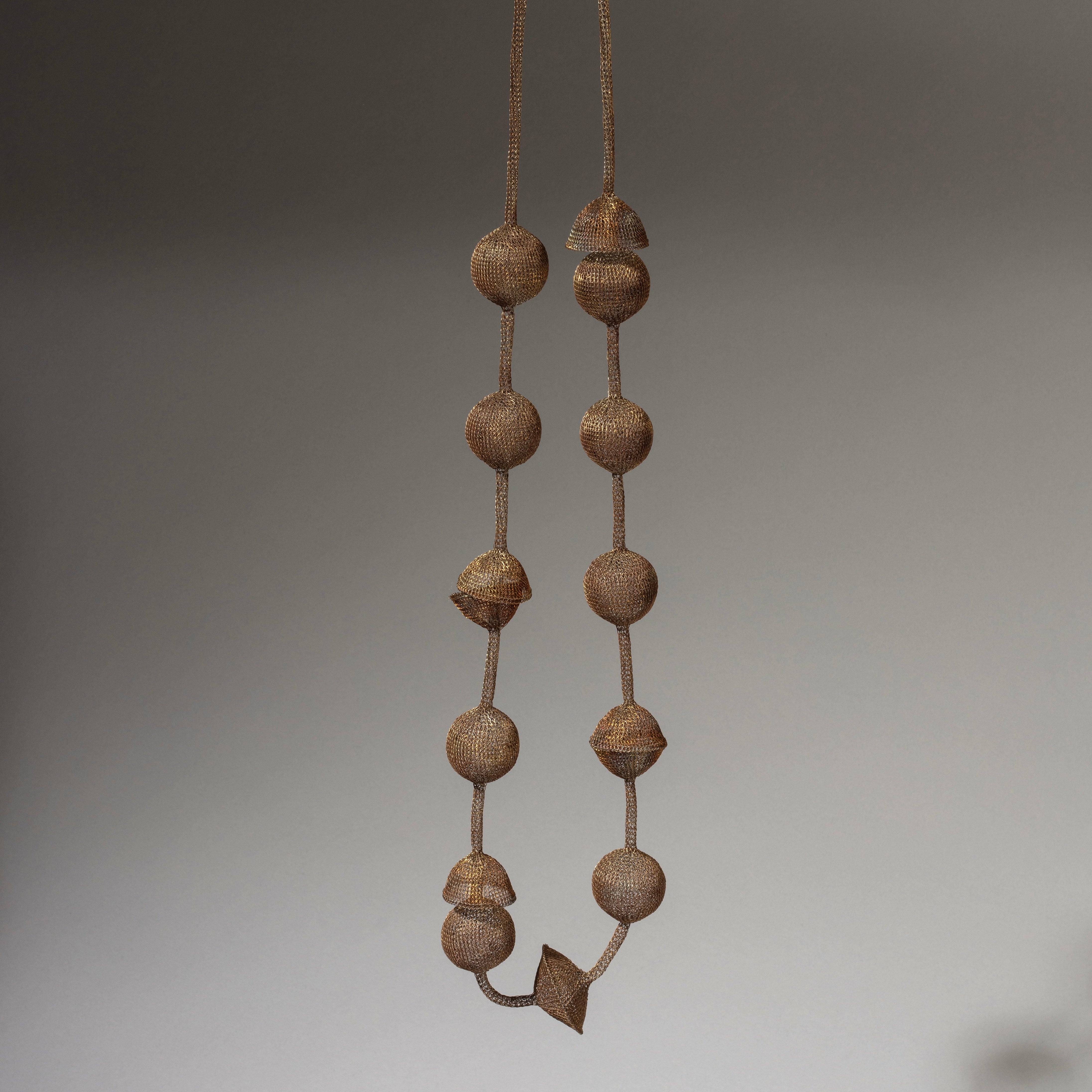 AN INTRICATE, LIGHT-WEIGHT, WOVEN WIRE NECKLACE, SUMBA, INDONESIA ( No 4585 )