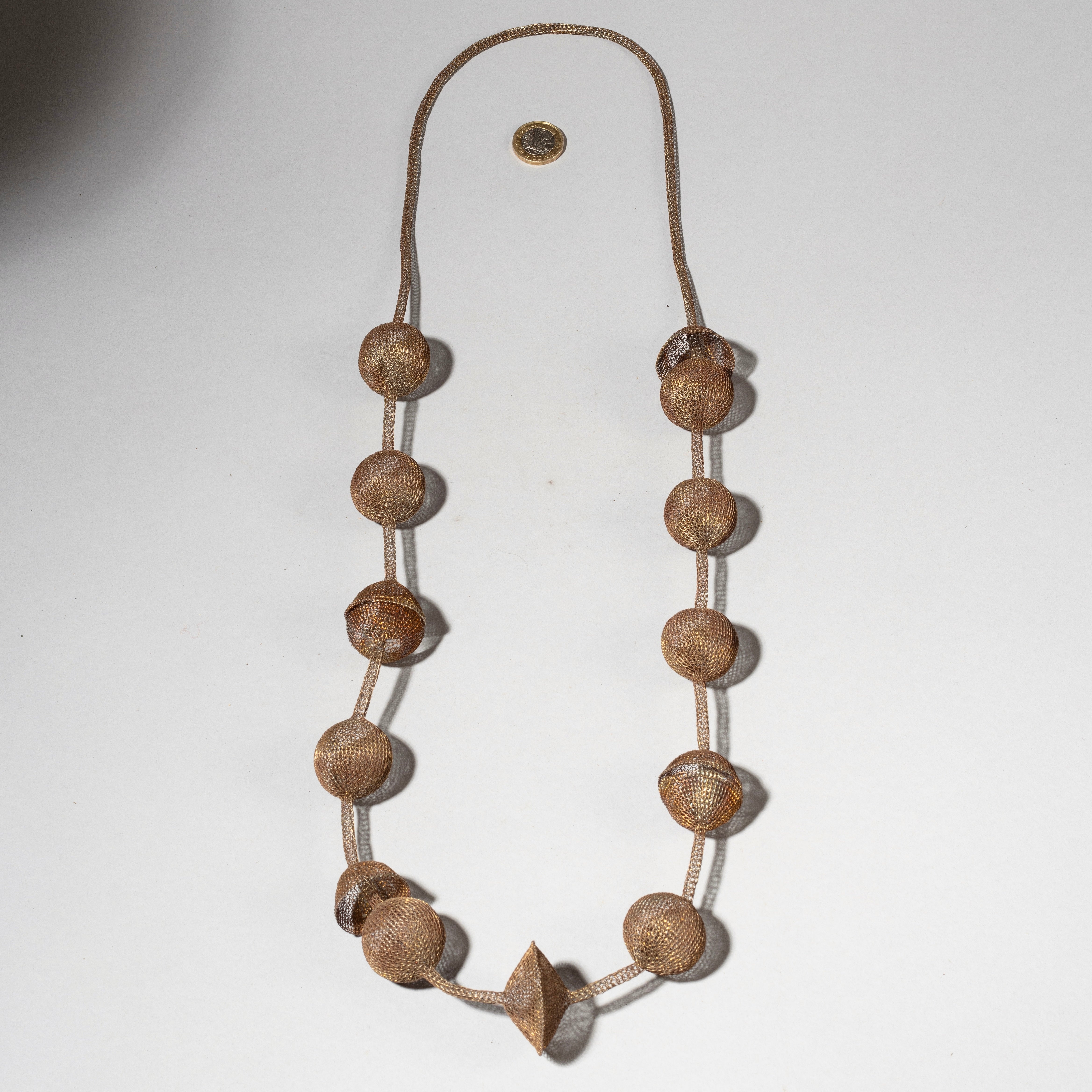 AN INTRICATE, LIGHT-WEIGHT, WOVEN WIRE NECKLACE, SUMBA, INDONESIA ( No 4585 )