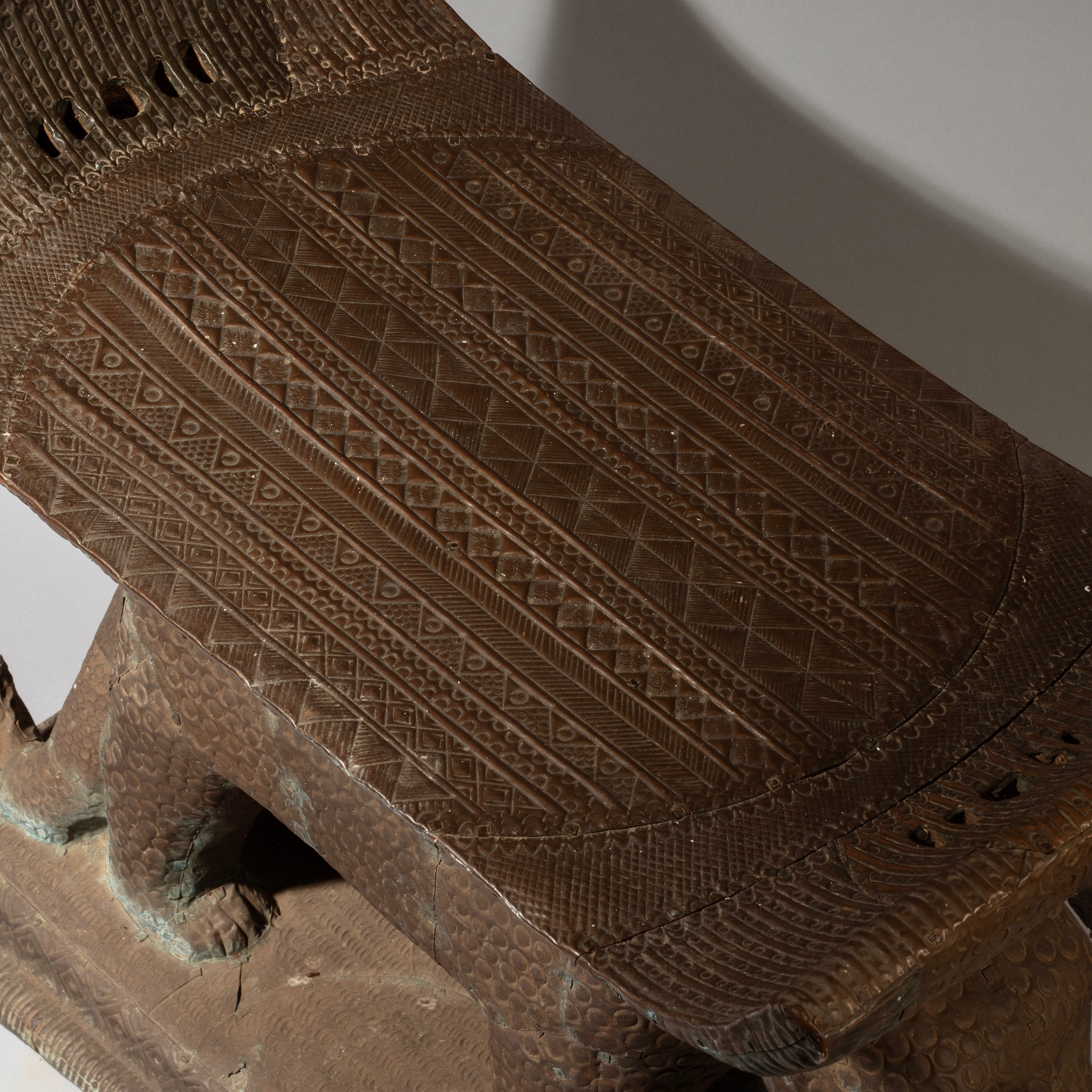 A GIANT EMBOSSED BRONZE COVERED LEOPARD STOOL, FON TRIBE OF BENIN, W.AFRICA( No 4642 )