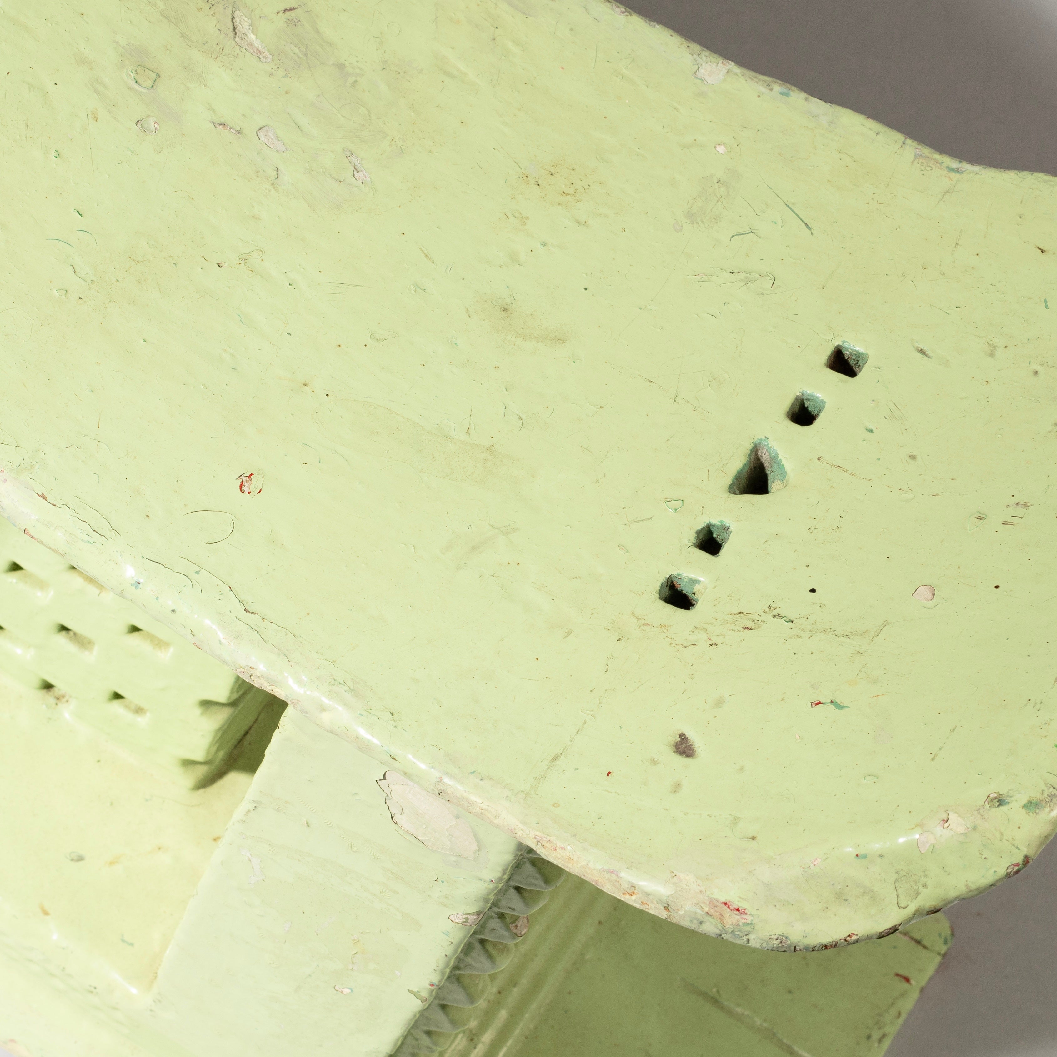 A RARE PRETTY GREEN STOOL FROM EWE TRIBE OF GHANA  ( No 4640)