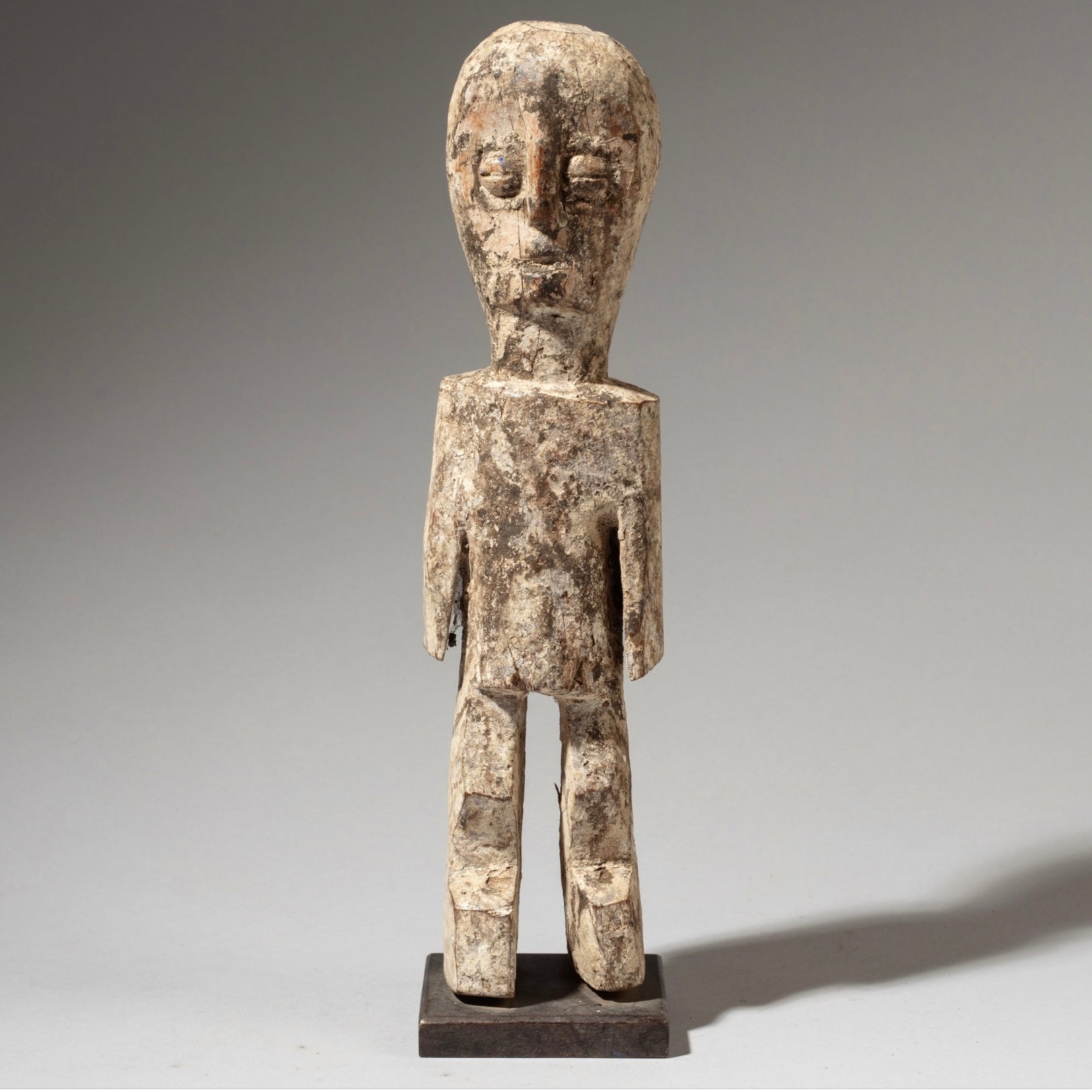 A CHUNKY  GEOMETRIC ADAN ANCESTOR FIGURE FROM GHANA ( No 4592 )