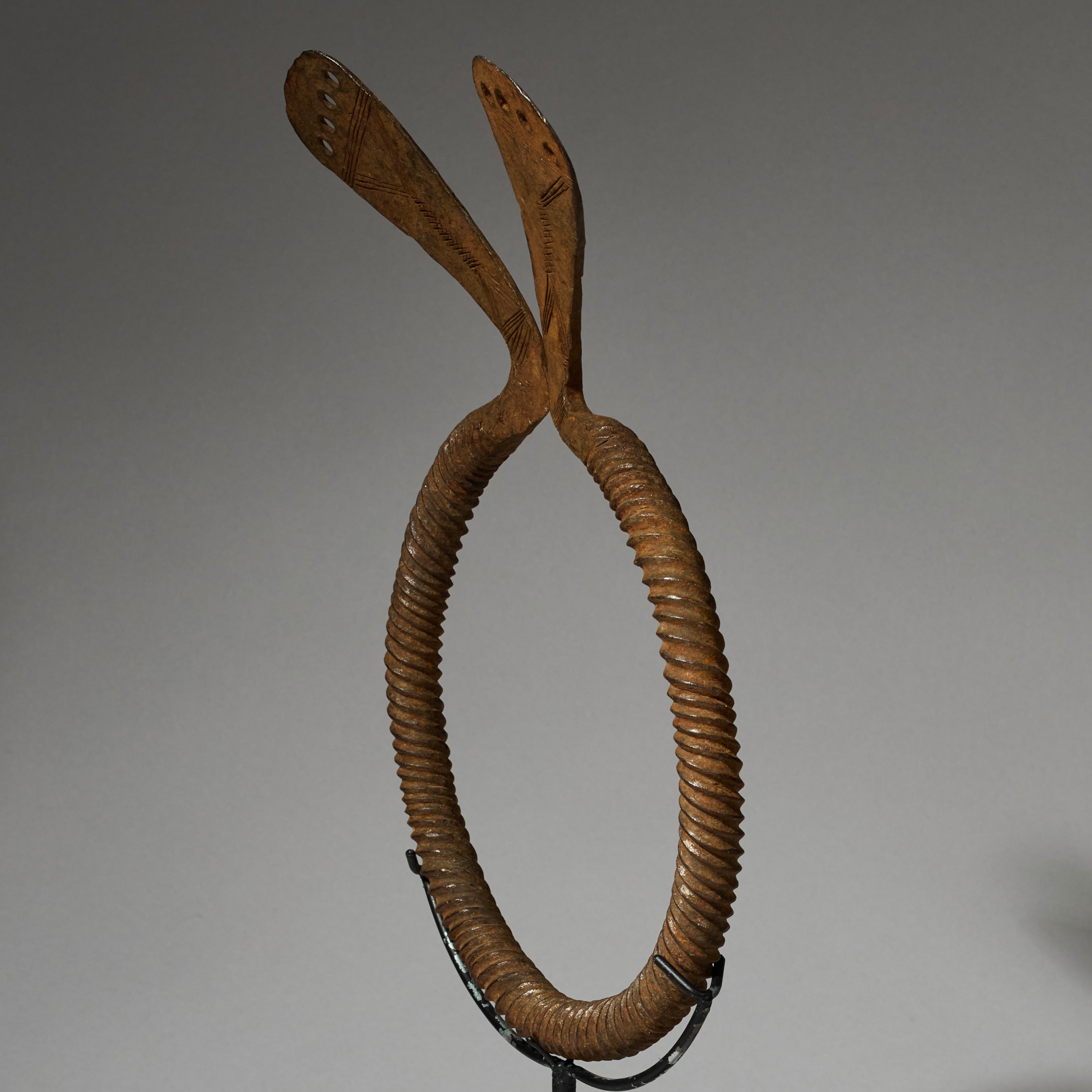 A DRAMATIC IRON TORQUE CURRENCY KIRDI TRIBE OF CAMEROON, WEST AFRICA ( No 4685 )