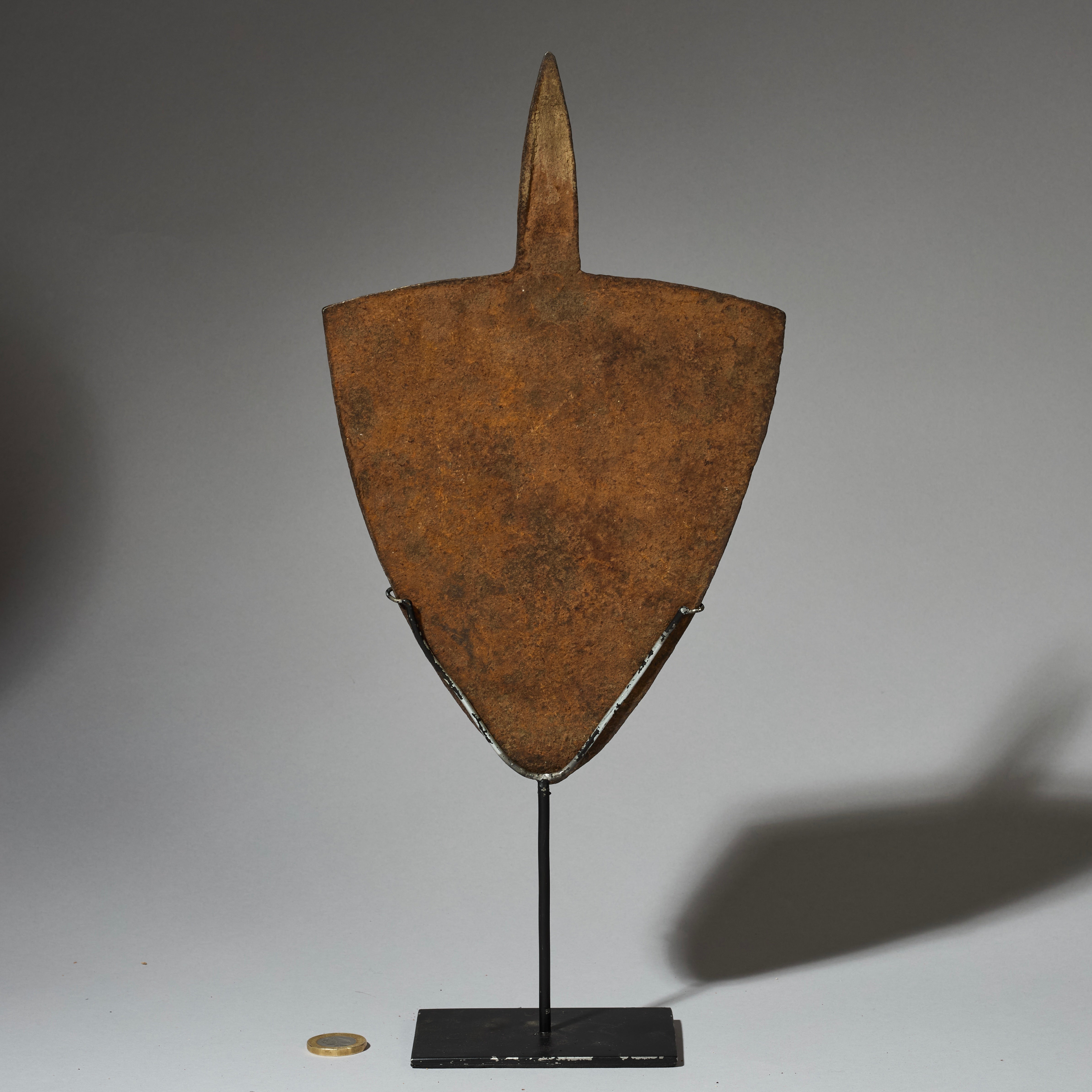 A SIMPLE IRON HOE CURRENCY FROM KIRDI TRIBE OF CAMEROON, WEST AFRICA( No 4706 )