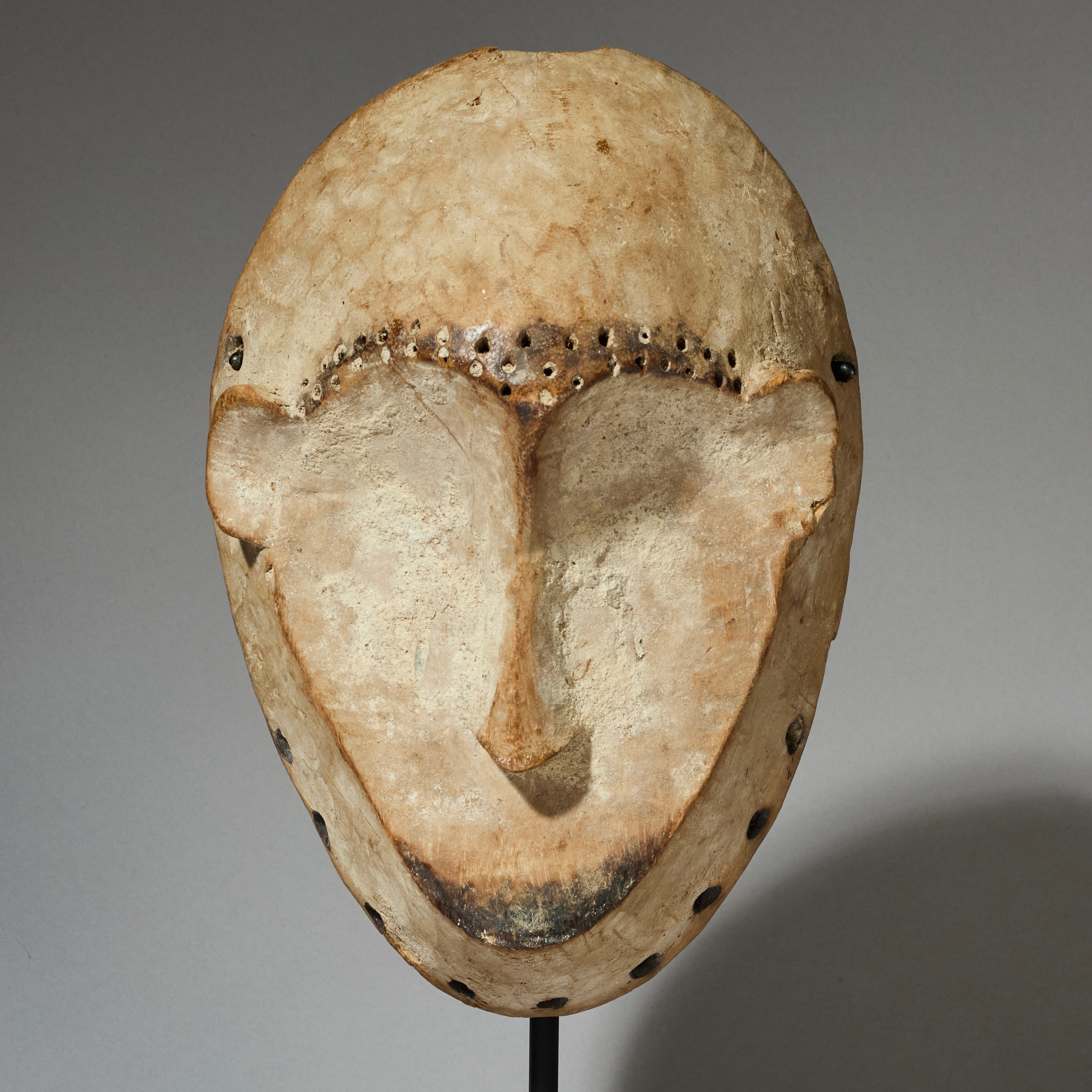 A HARMONIOUS MASK FROM LEGA TRIBE, CONGO ( No 4720 )