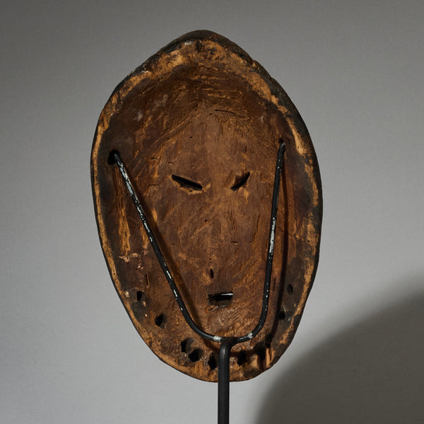 A UNUSUAL  IDIMU” KAOLIN ENCRUSTED LEGA TRIBE MASK ( No 4690 )