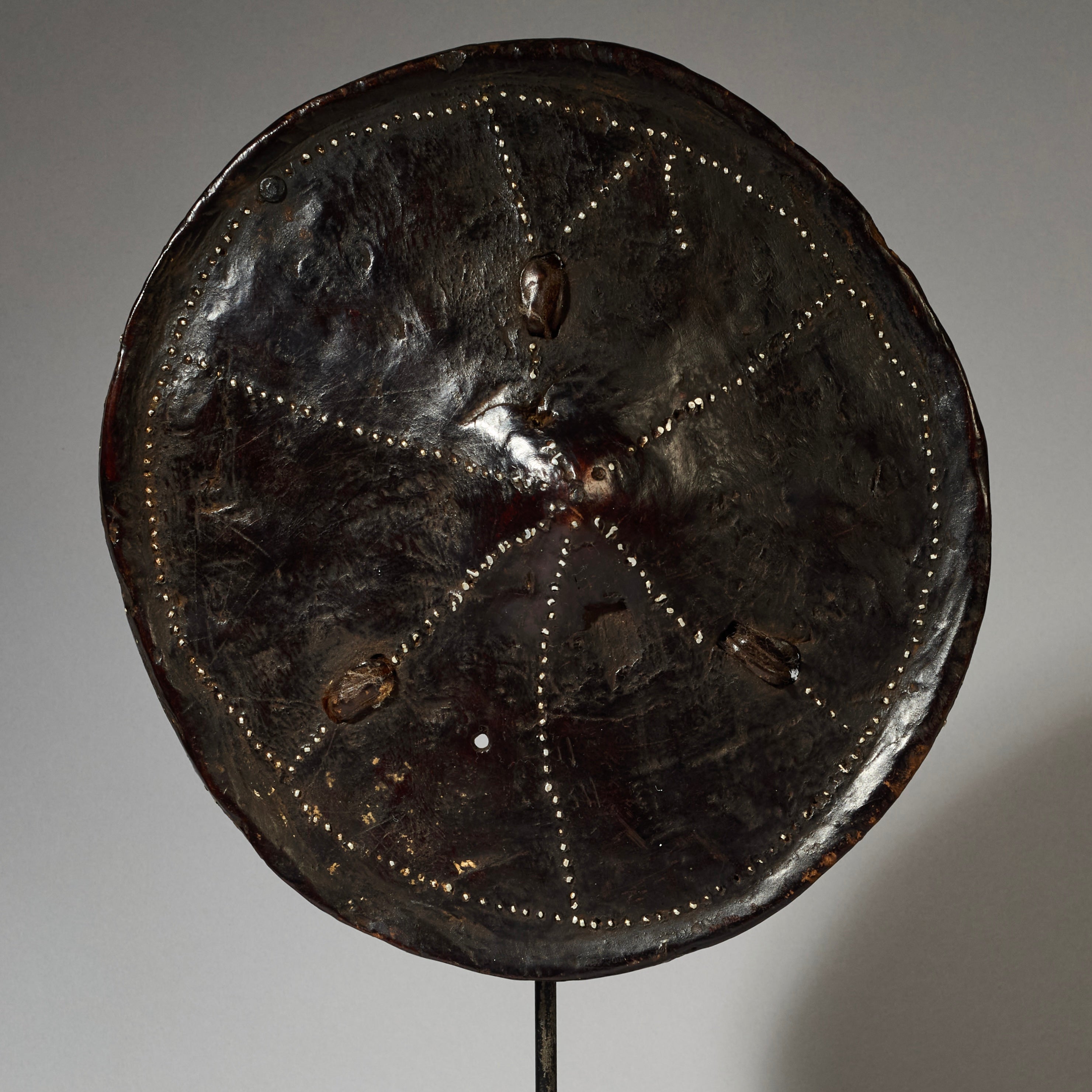 A WELL PATINATED & INLAID ETHIOPIAN WOODEN SHIELD FROM DORSE TRIBE ( No 4734 )