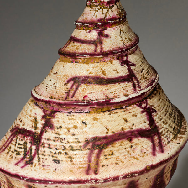 AN EXCEPTIONALLY LARGE PAINTED TRUMPET SHELL FROM PAPUA. NEW GUNIEA ( No 4724 )