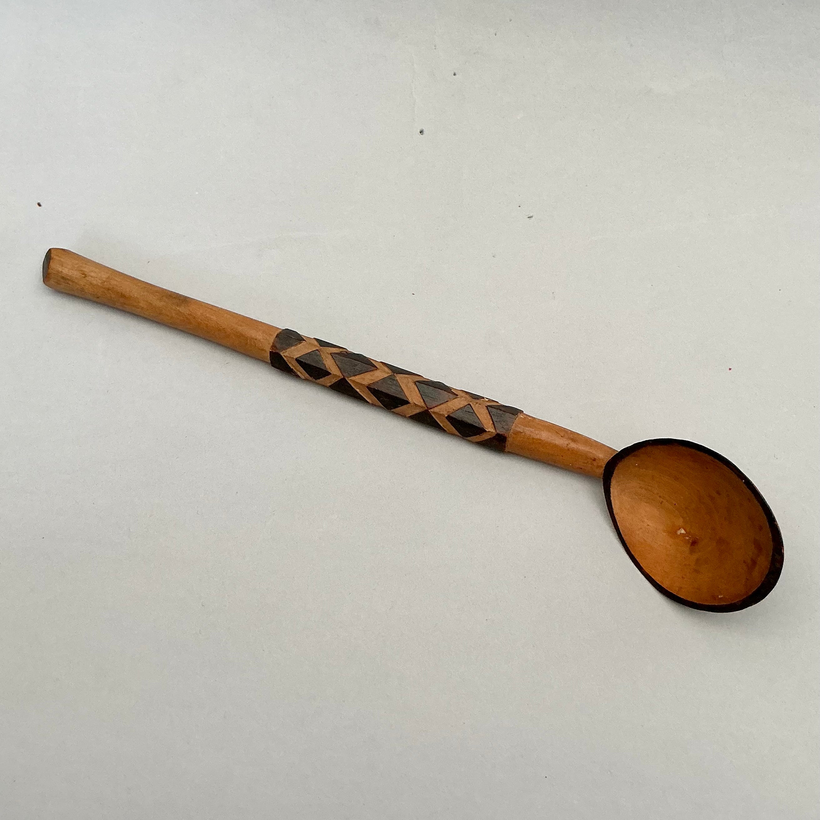 A WELL PATINATED ZULU SPOON , EX UK COLLECTION [ No 4732 )