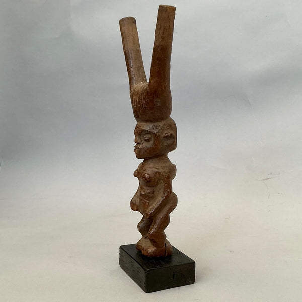 A LIKEABLE LOBI FIGURATIVE CATAPULT FROM THE IVORY COAST, W.AFRICA ( No 4705 )