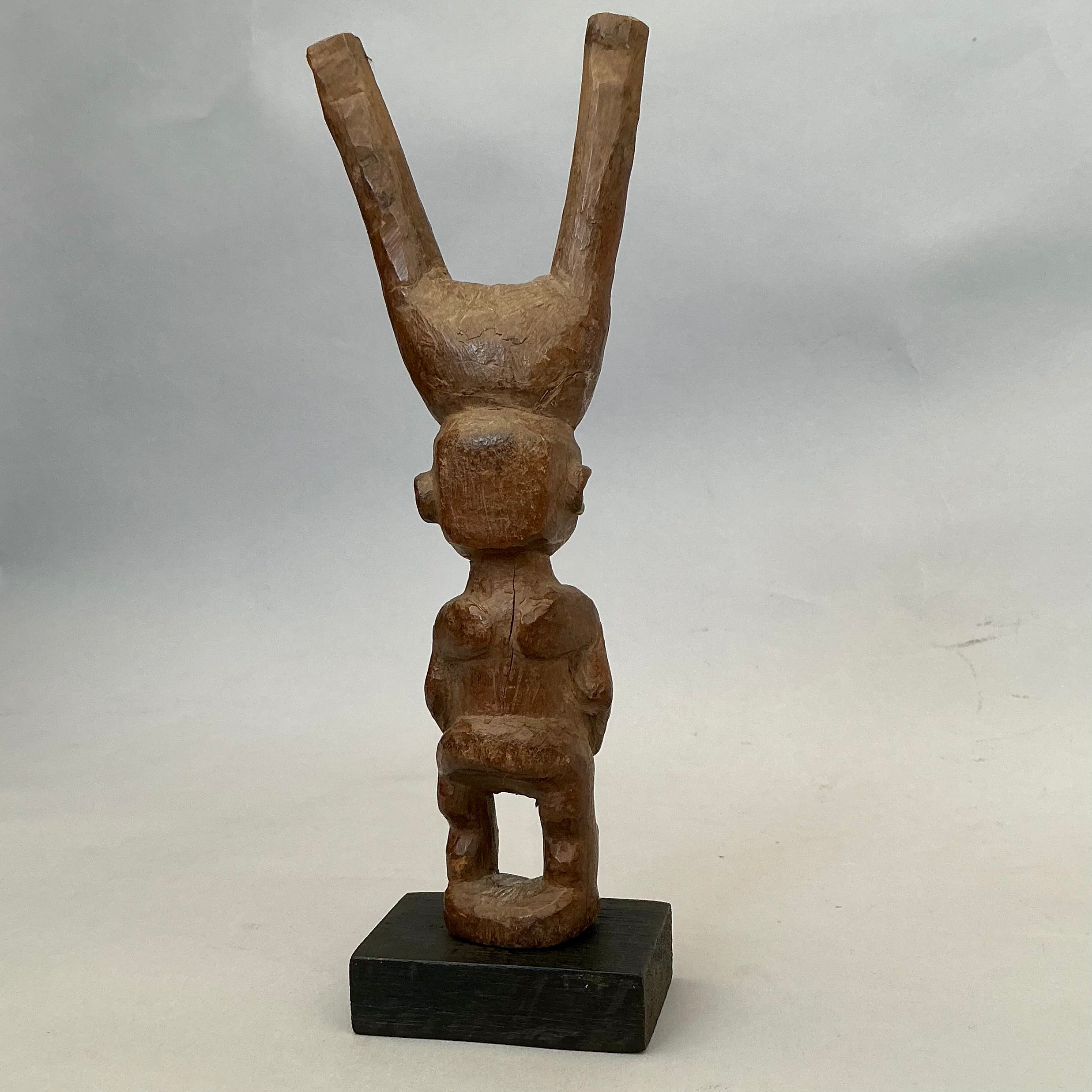 A LIKEABLE LOBI FIGURATIVE CATAPULT FROM THE IVORY COAST, W.AFRICA ( No 4705 )