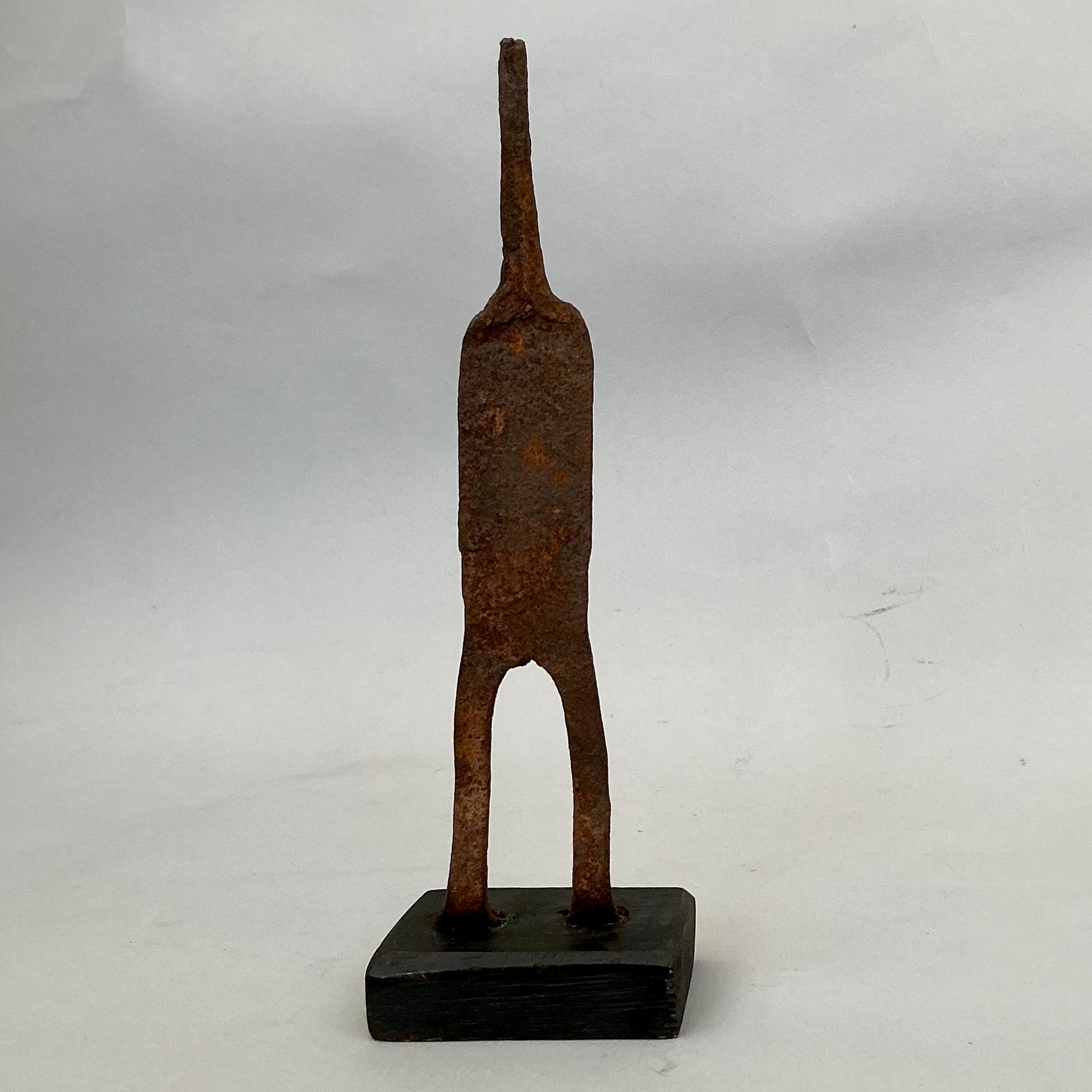 A ELEGANT IRON FIGURE , FROM LOBI TRIBE BURKINA FASO ( No 4715 )