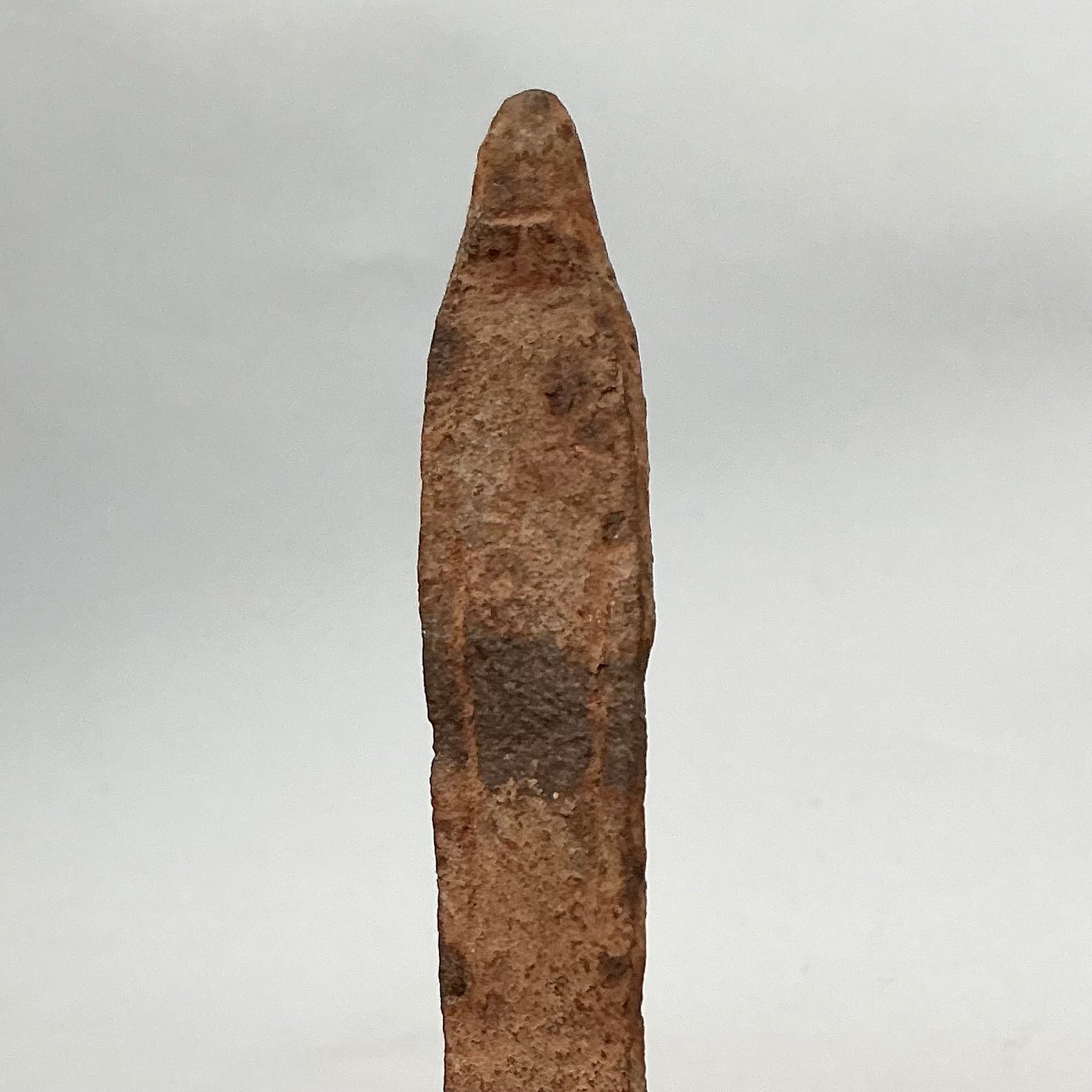 A SIMPLE FORM IRON FIGURE , FROM LOBI TRIBE BURKINA FASO ( No 4716 )