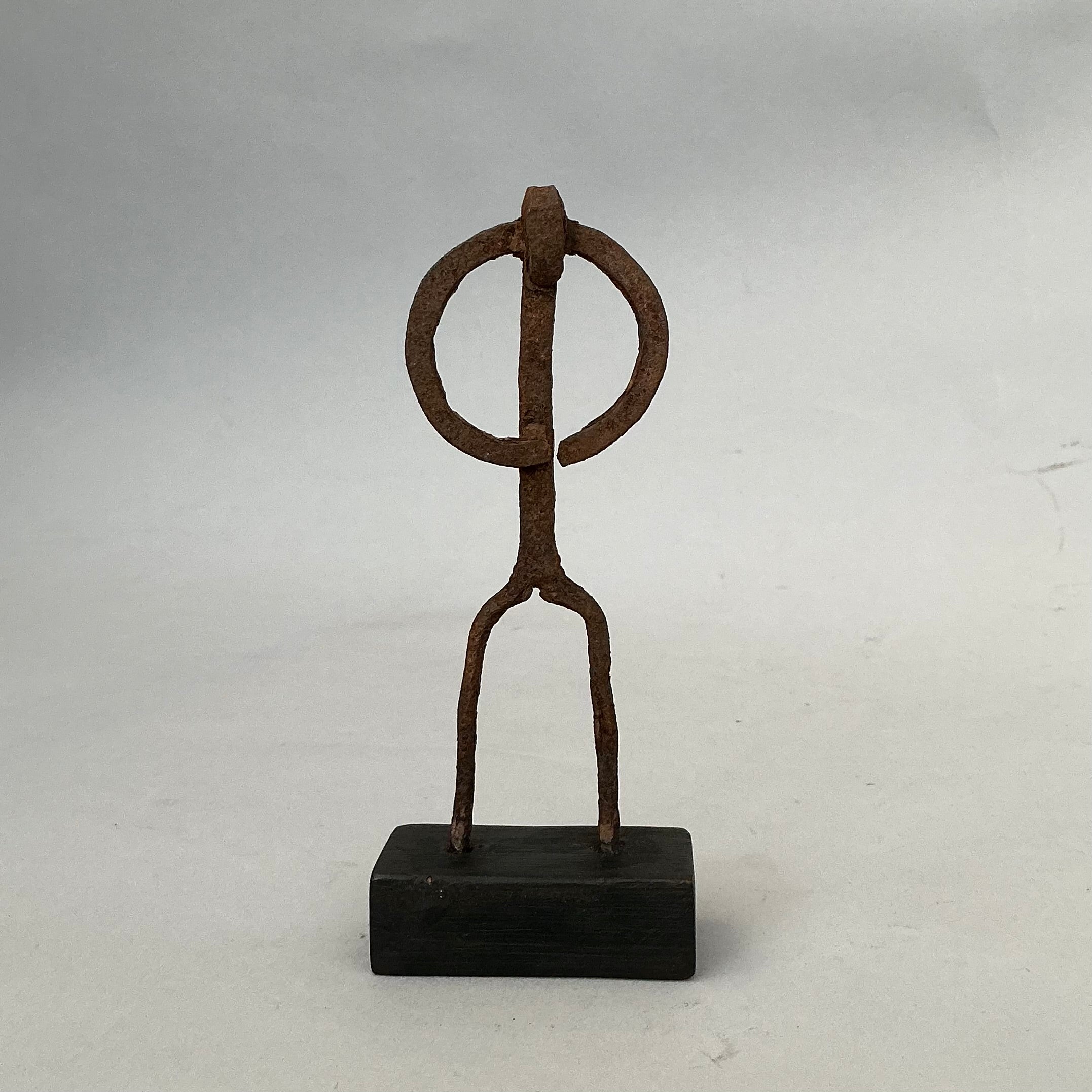 A SHAPELY IRON FIGURE , FROM LOBI TRIBE BURKINA FASO ( No 4717 )