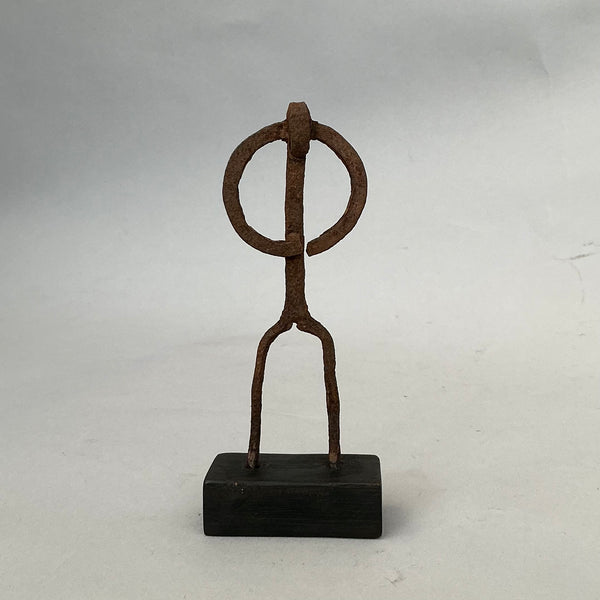 A SHAPELY IRON FIGURE , FROM LOBI TRIBE BURKINA FASO ( No 4717 )