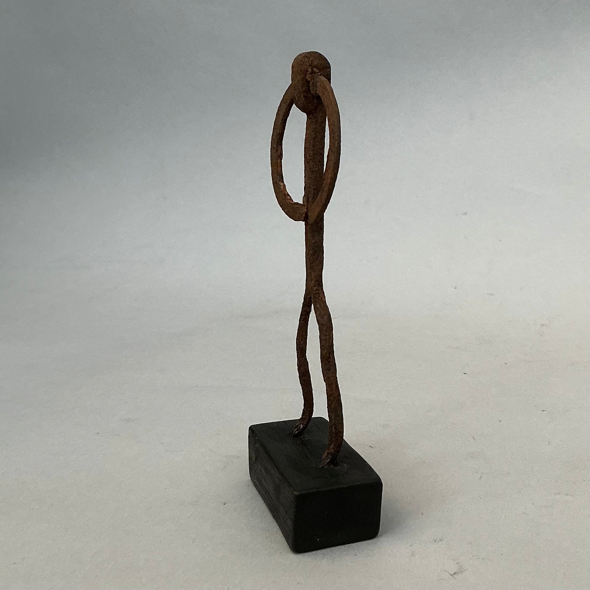 A SHAPELY IRON FIGURE , FROM LOBI TRIBE BURKINA FASO ( No 4717 )