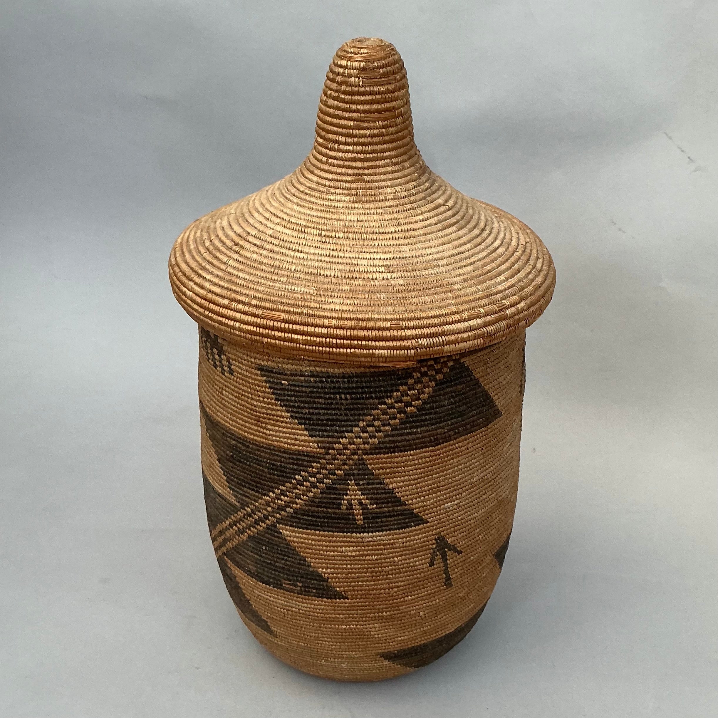 A FINE, RARE + FABULOUS FIBRE BASKET WITH LID FROM TUTSI TRIBE RWANDA ( No 4735 )