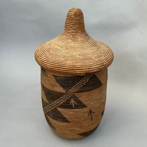 A FINE, RARE + FABULOUS FIBRE BASKET WITH LID FROM TUTSI TRIBE RWANDA ( No 4735 )