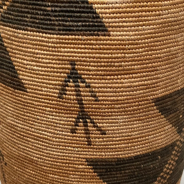 A FINE, RARE + FABULOUS FIBRE BASKET WITH LID FROM TUTSI TRIBE RWANDA ( No 4735 )