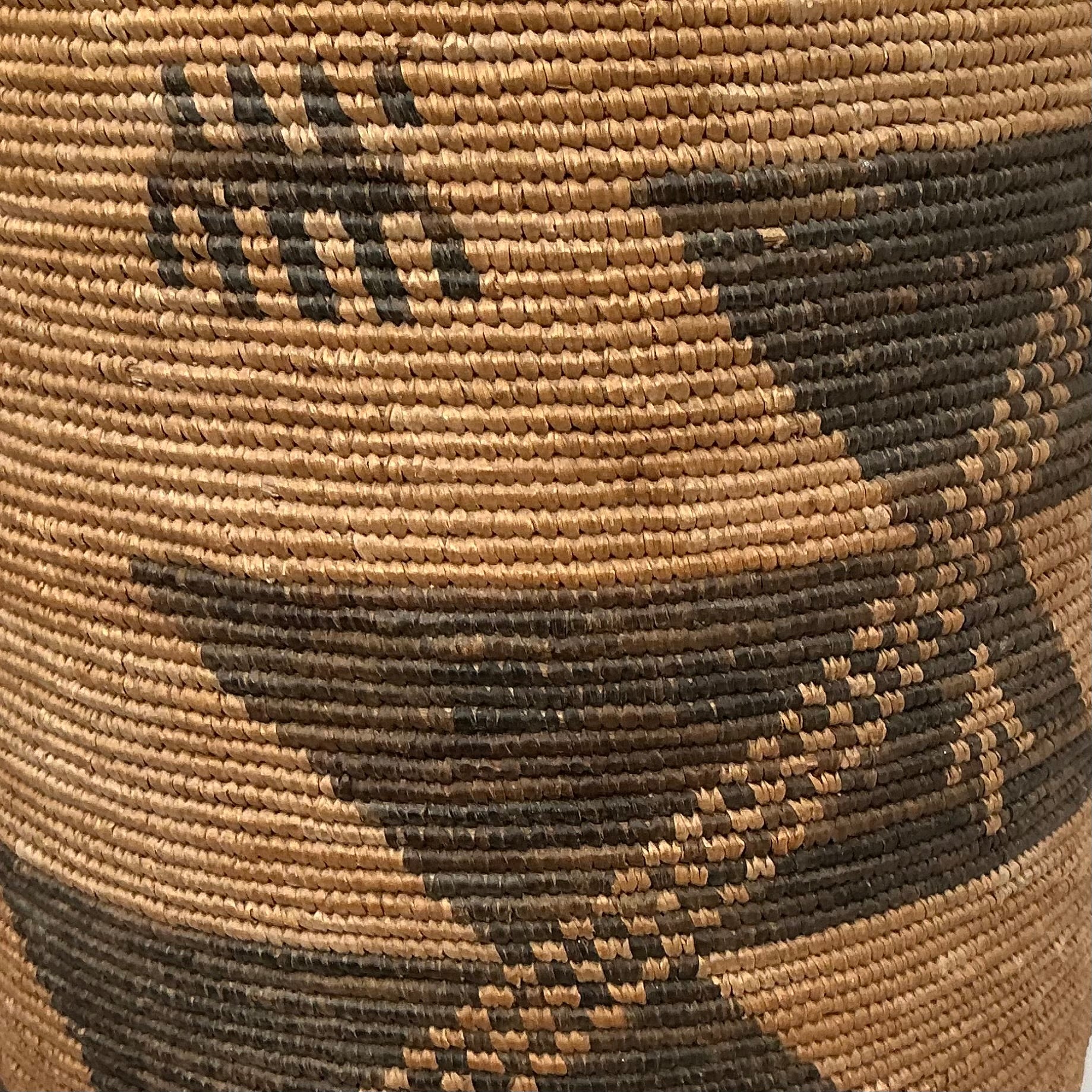 A FINE, RARE + FABULOUS FIBRE BASKET WITH LID FROM TUTSI TRIBE RWANDA ( No 4735 )