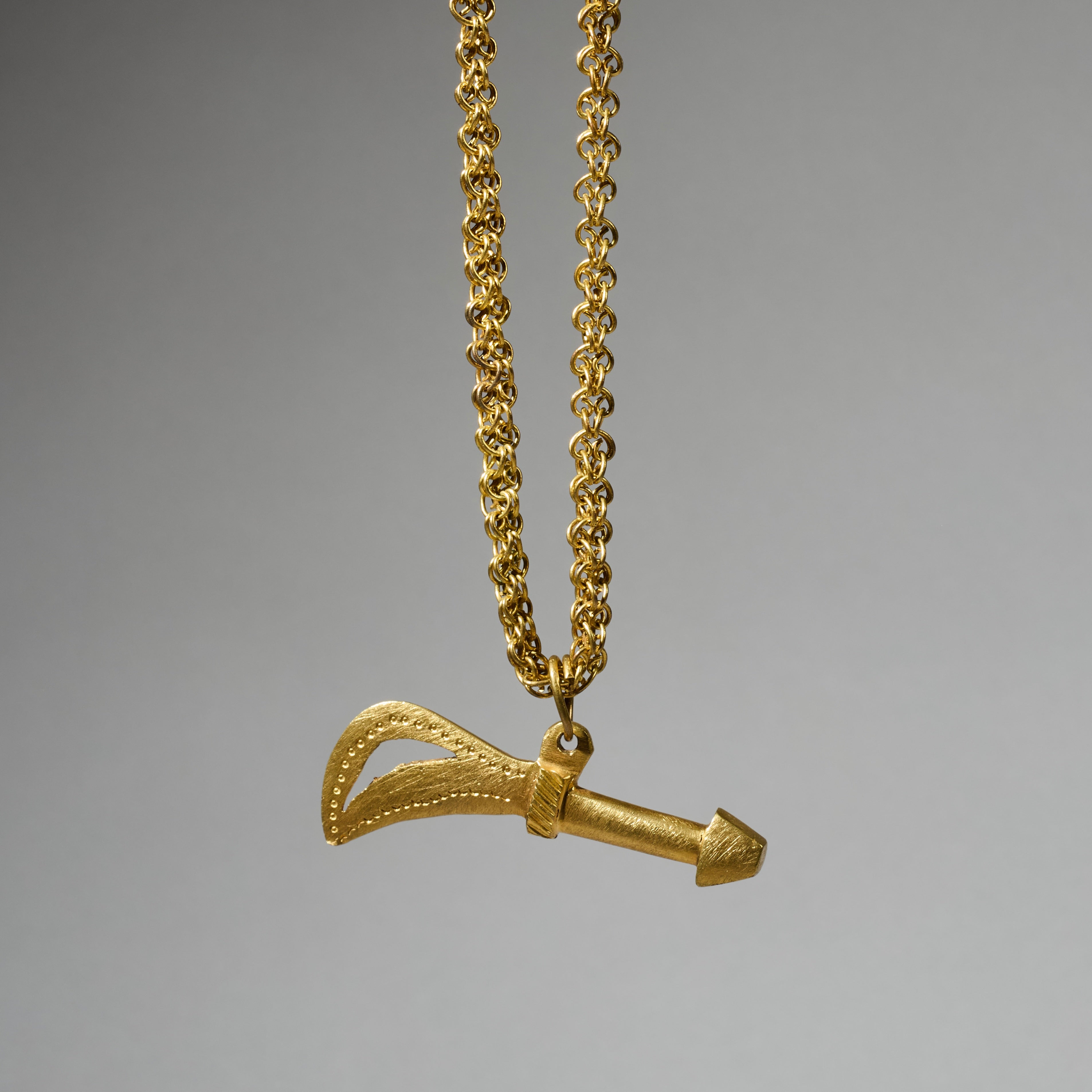 A BRILLIANT BAULE BRONZE NECKLACE WITH PRESTIGE SWORD PENDANT, IVORY COAST (  No 4769