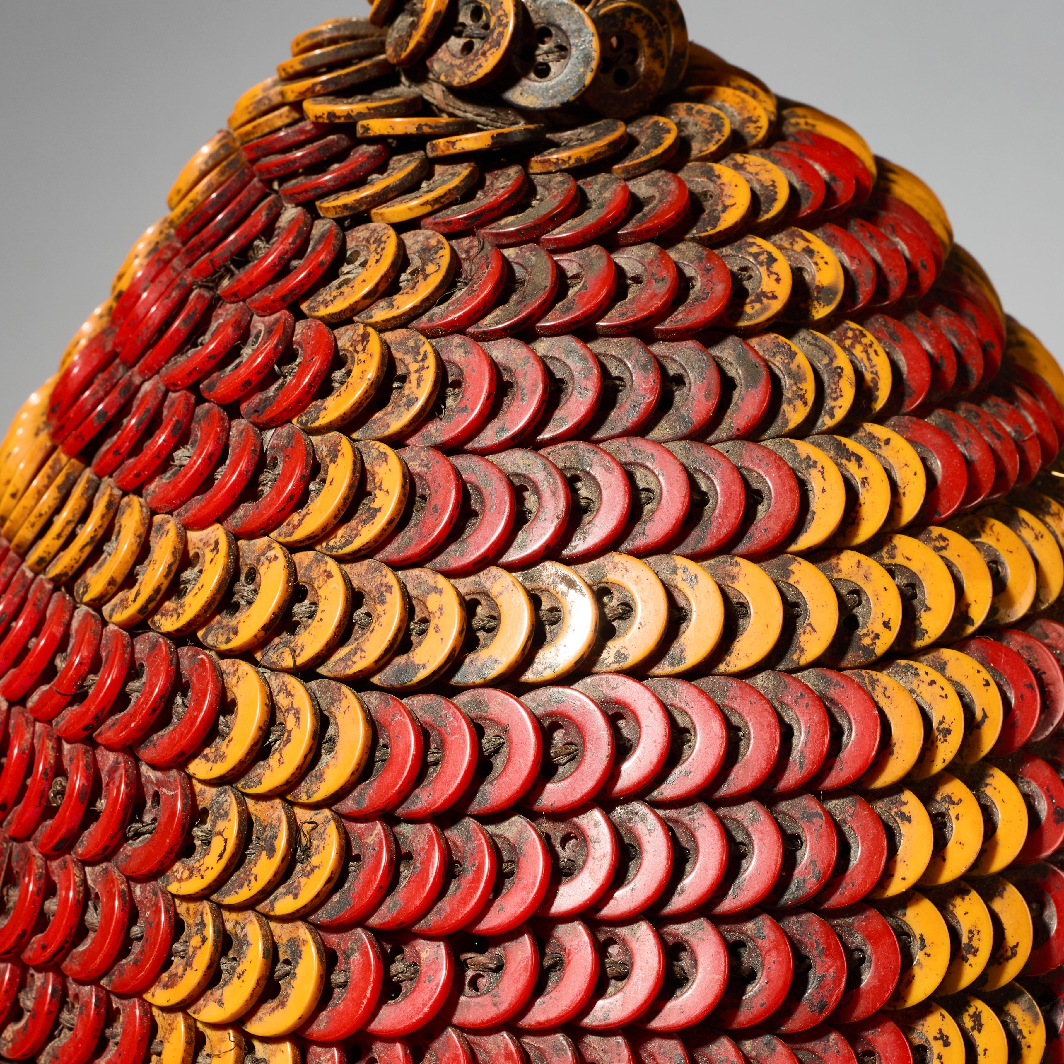 A SUPERB LEGA TRIBE BUTTON HAT FROM CONGO ( No 4969 )
