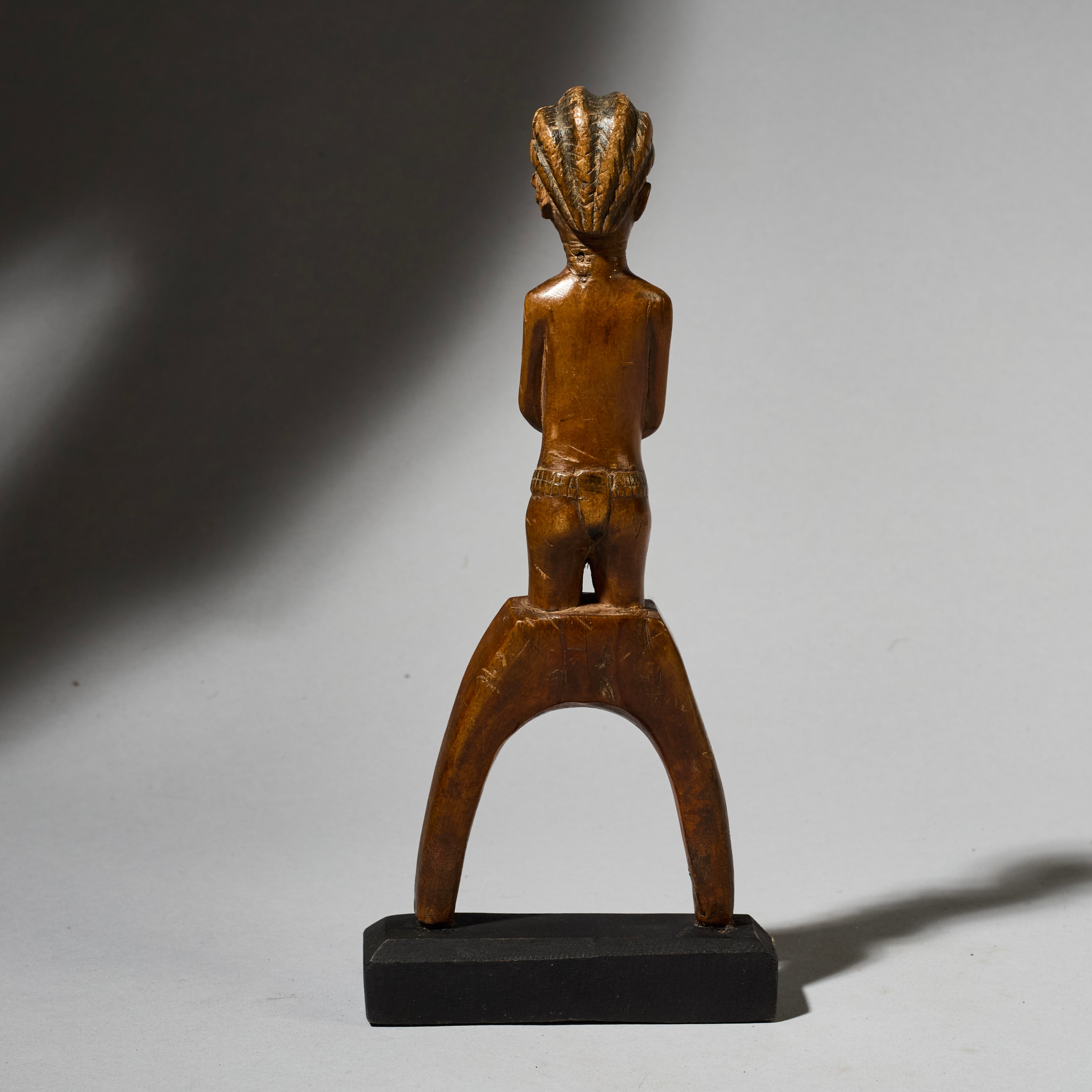 Sold SJ A WELL PATINATED BAULE TRIBE CATAPULT , IVORY COAST (  No 4751 )