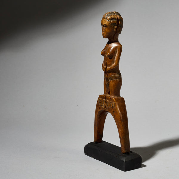 Sold SJ A WELL PATINATED BAULE TRIBE CATAPULT , IVORY COAST (  No 4751 )