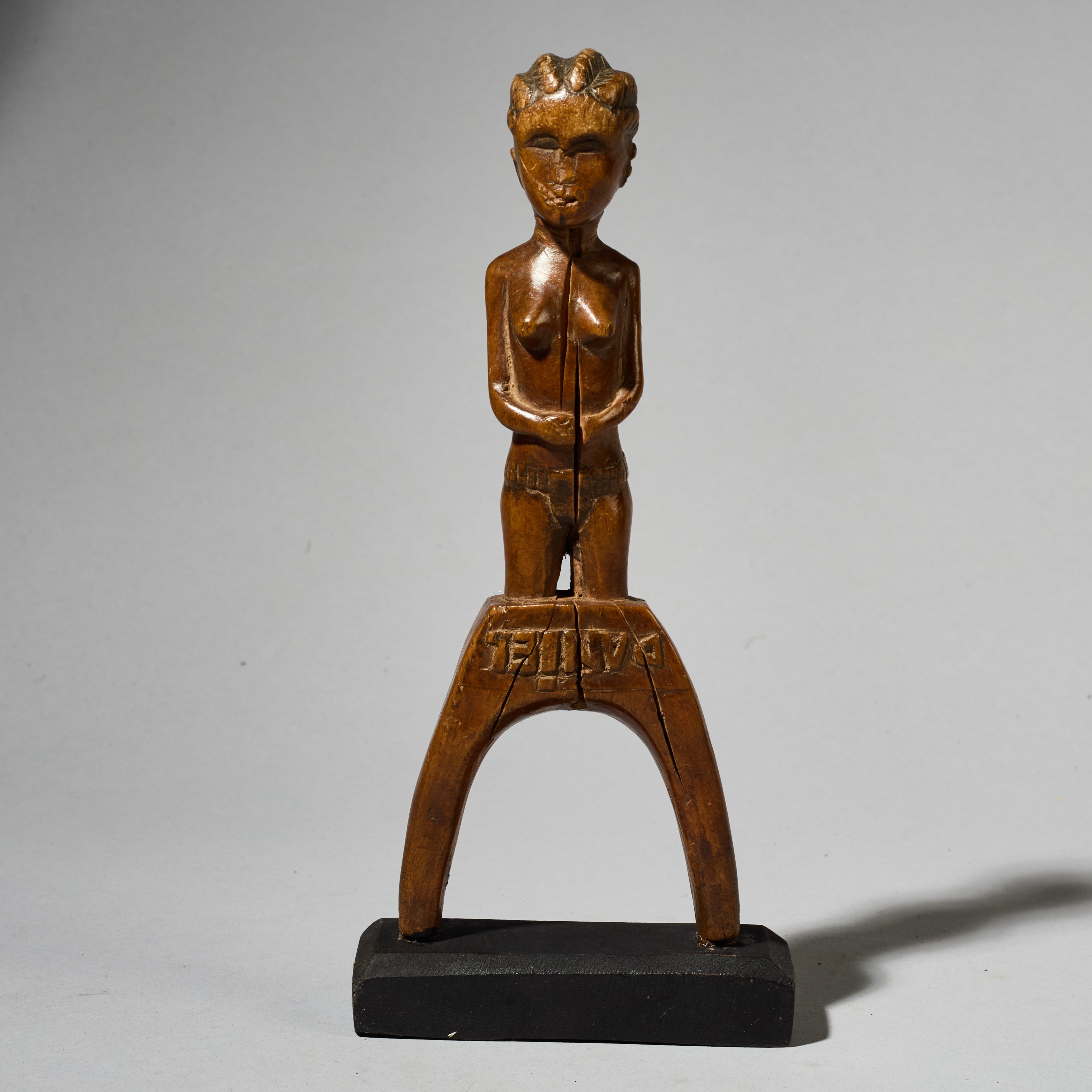 Sold SJ A WELL PATINATED BAULE TRIBE CATAPULT , IVORY COAST (  No 4751 )