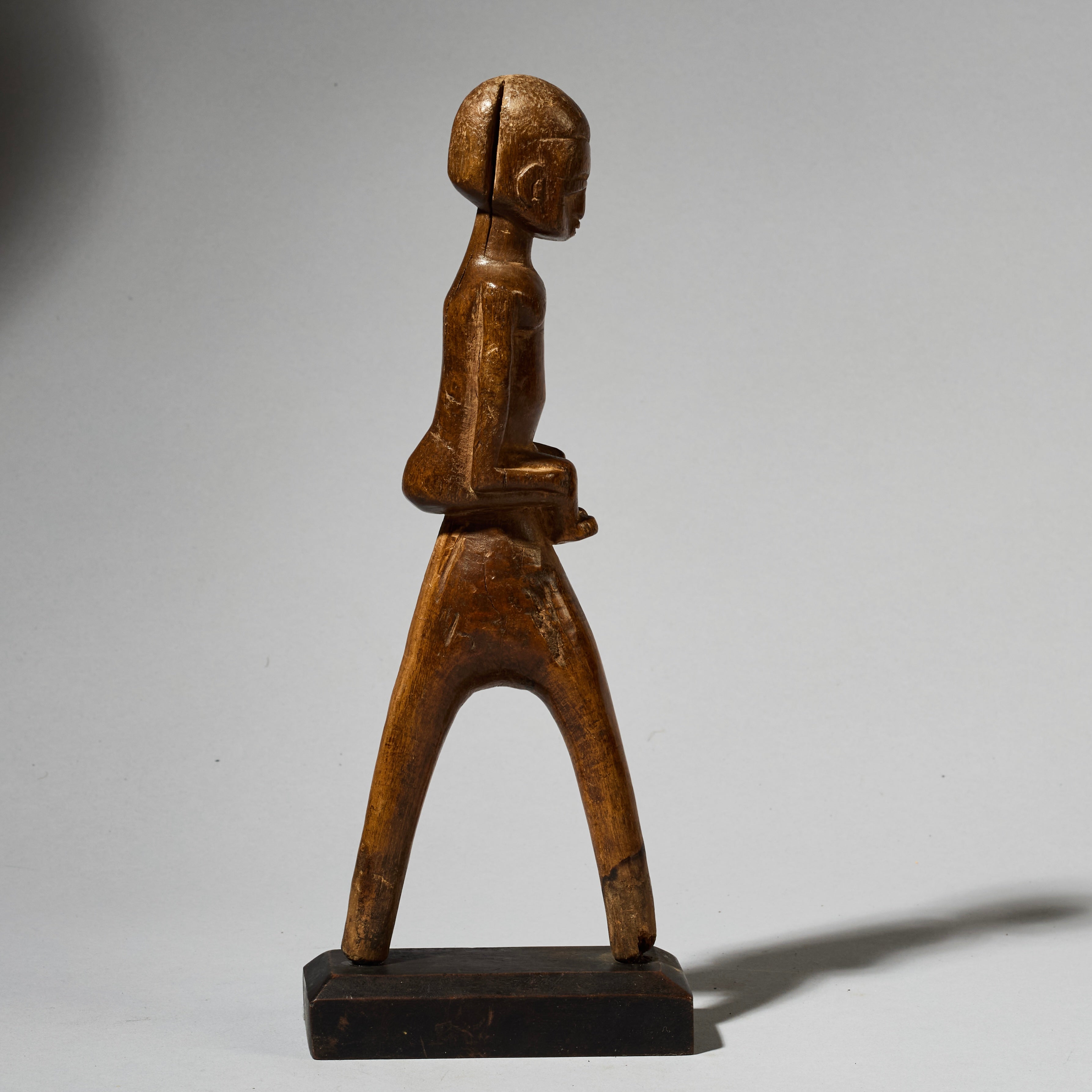 A CUBIST +QUAINT LOBI FIGURATIVE CATAPULT FROM THE IVORY COAST, W.AFRICA ( No 4887 )