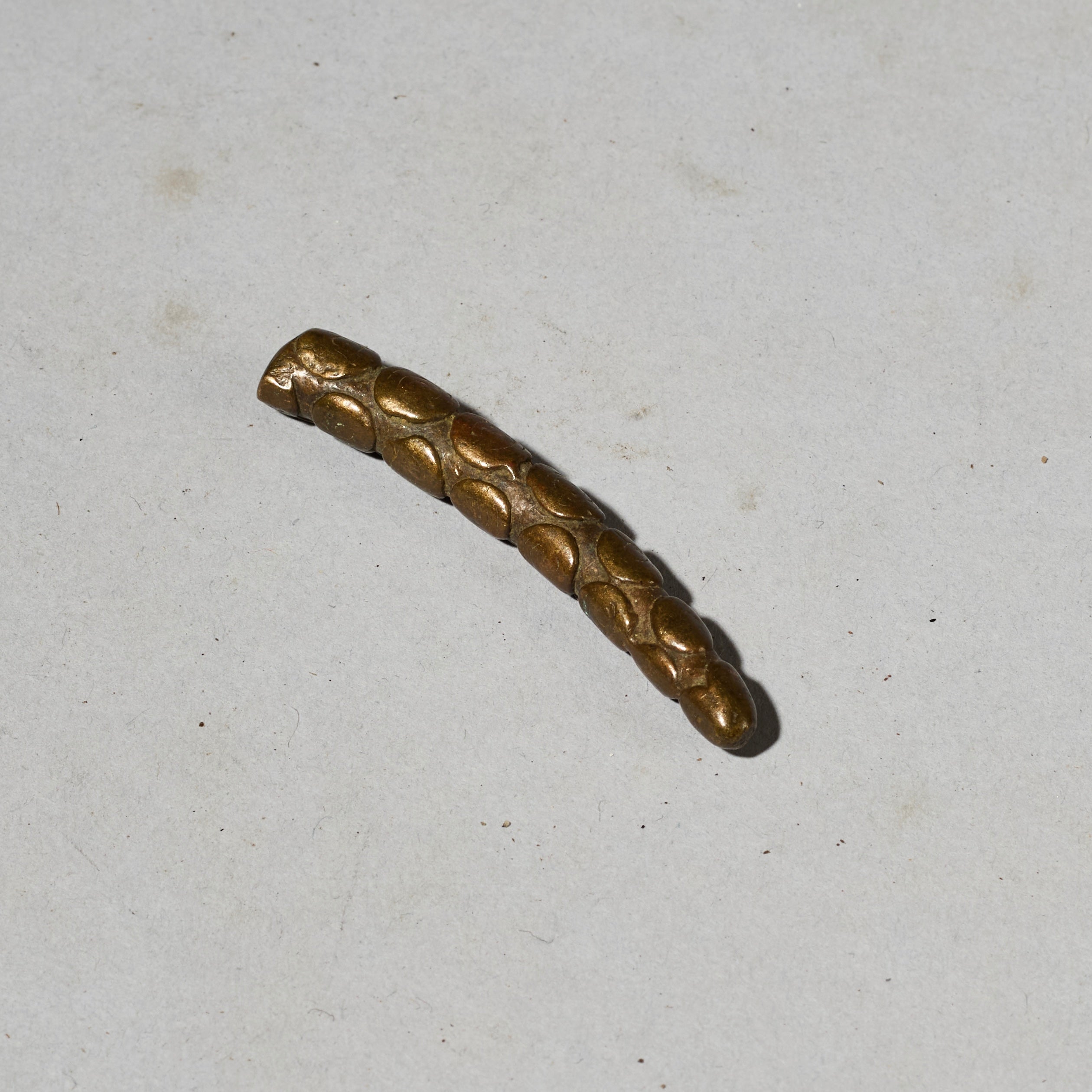 A SMOOTH LONG  18THC/19THC AXE AKAN GOLD MEASURING WEIGHT (No 4750 )