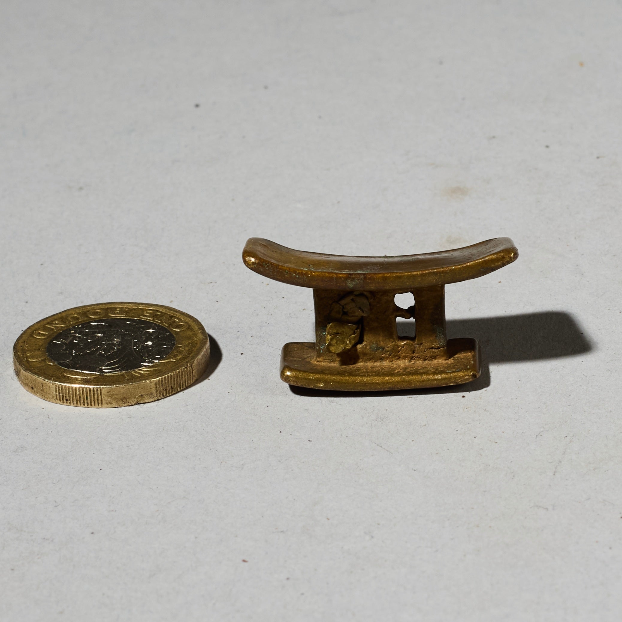 AN UNUSUAL CHAIR  19THC AKAN GOLD MEASURING WEIGHT ( No 4937)