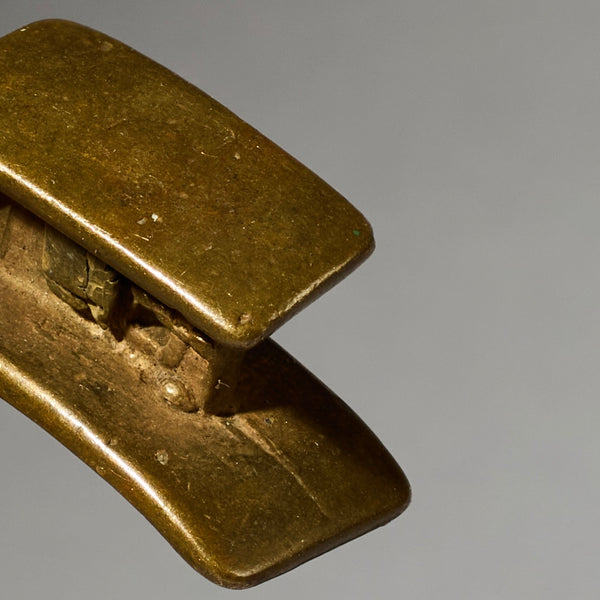 AN UNUSUAL CHAIR  19THC AKAN GOLD MEASURING WEIGHT ( No 4937)