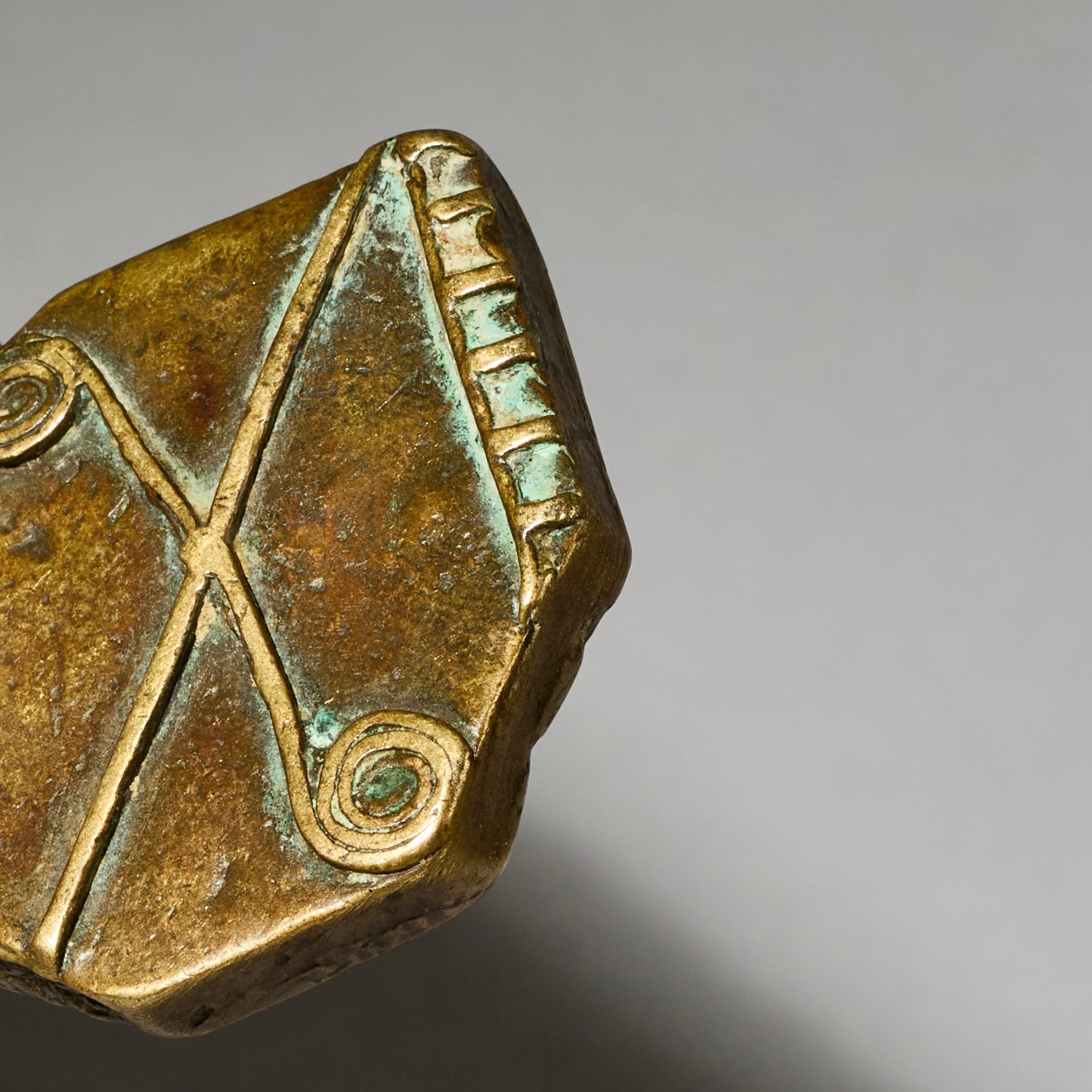 AN UNUSUAL GEOMETRIC  19THC AKAN GOLD MEASURING WEIGHT ( No 4935)