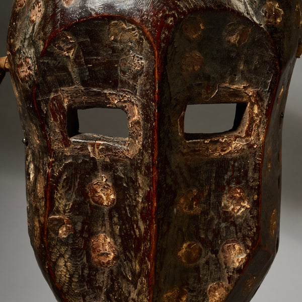 A CHARACTERFUL MASK FROM LEGA TRIBE, CONGO ( No 4918 )