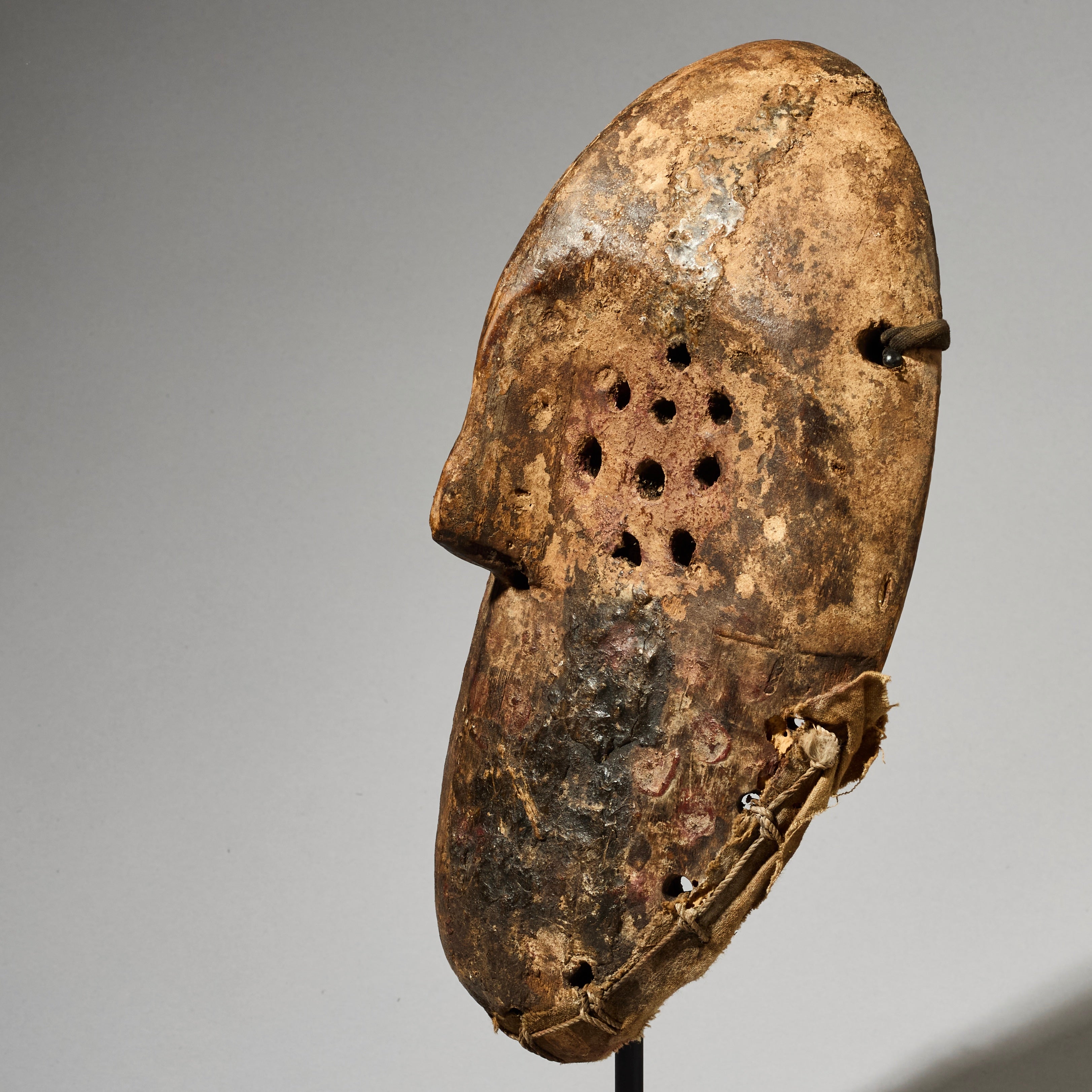 A POWERFUL  MASK FROM LEGA TRIBE,  CONGO ( No 4951