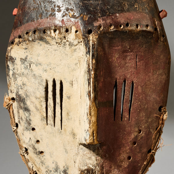 A STRIKING LEGA TRIBE MASK FROM CONGO ( No 4950)