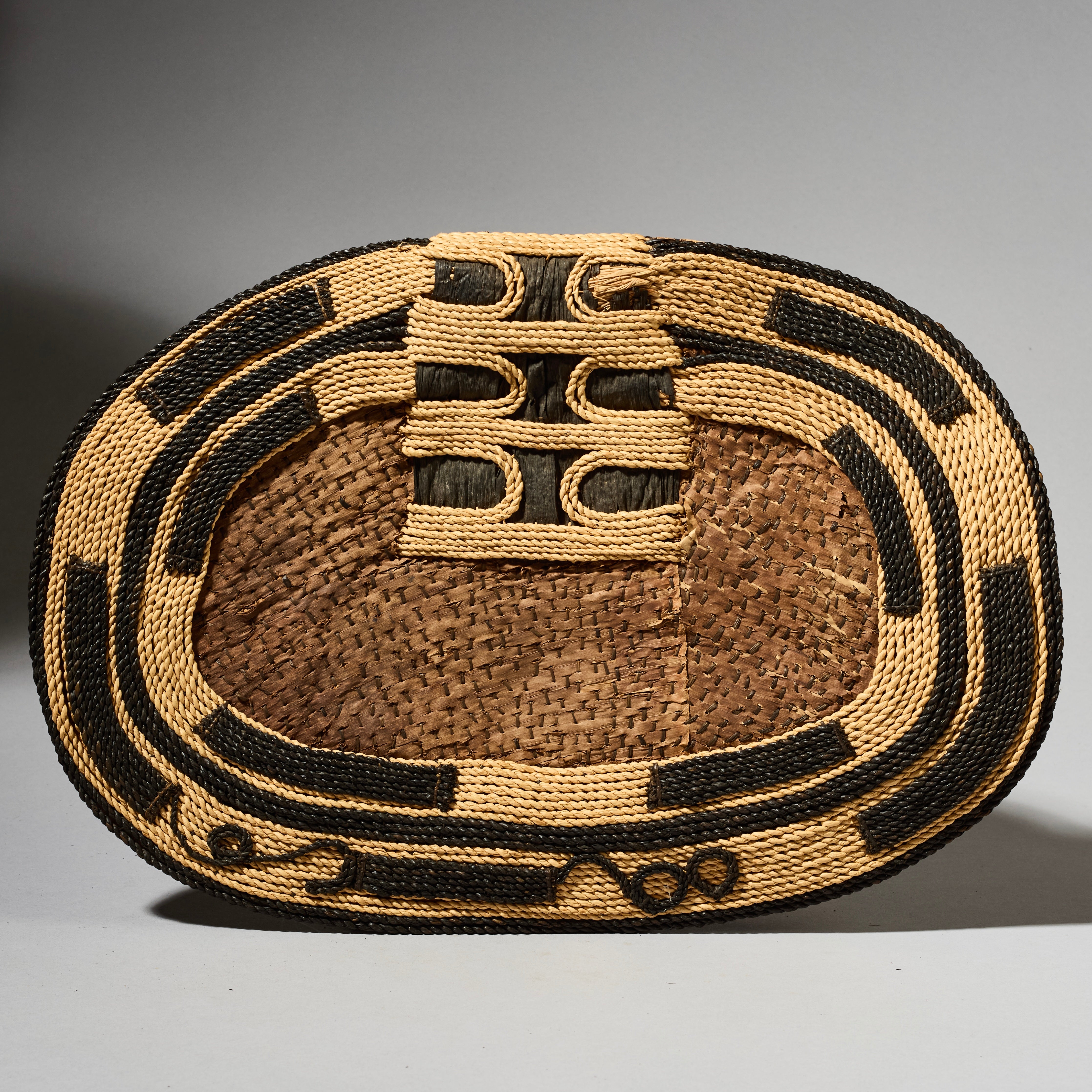 A STUNNING ANTIQUE BARK BOTTOM COVER, EX UK COLL. MANGBETU  TRIBE OF THE CONGO( No 4964 )