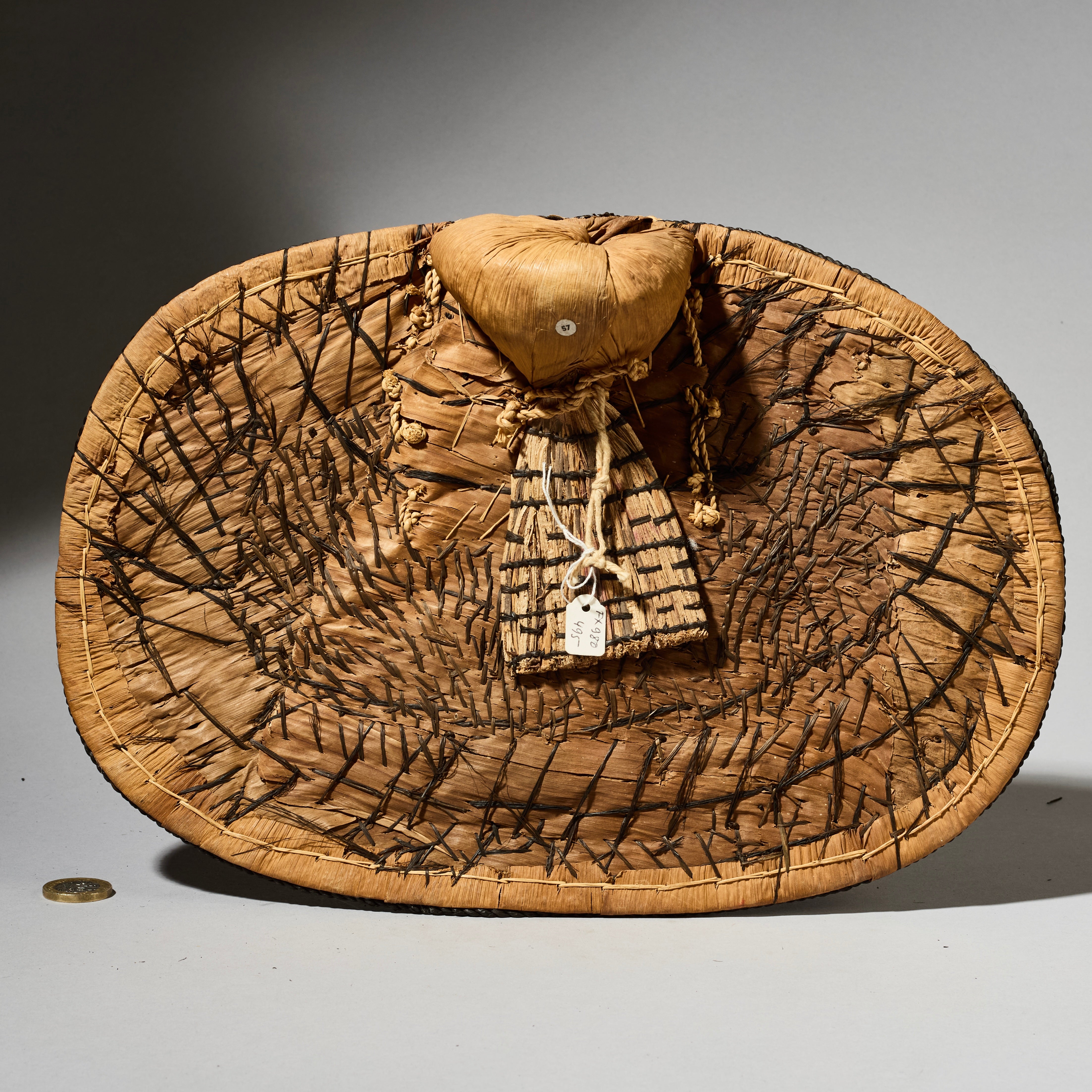 A STUNNING ANTIQUE BARK BOTTOM COVER, EX UK COLL. MANGBETU  TRIBE OF THE CONGO( No 4964 )
