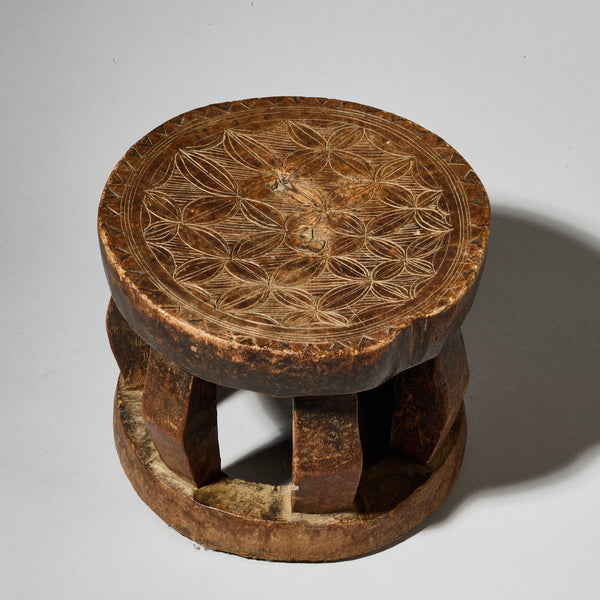 A SWEET SMALL STOOL FROM CONGO EX UK COLLECTION  ( No 4957)