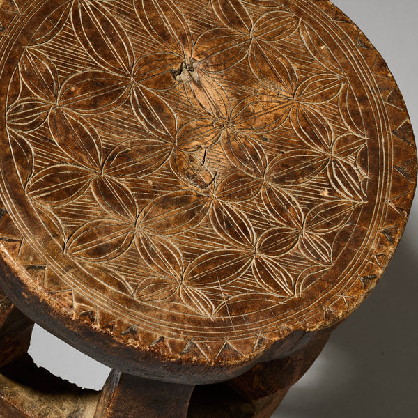 A SWEET SMALL STOOL FROM CONGO EX UK COLLECTION  ( No 4957)