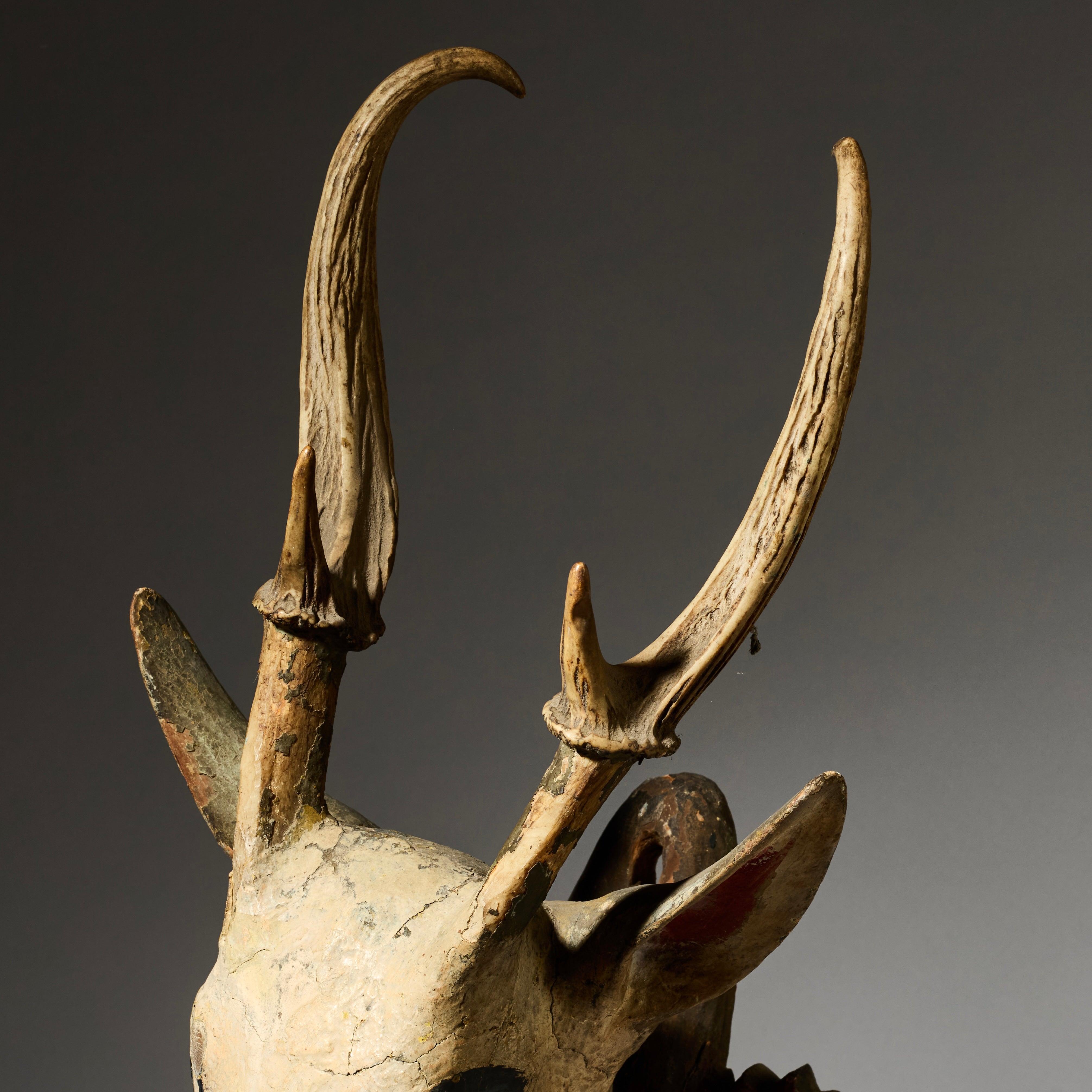 A FOLKISH HINDU DEER SCULPTURE FROM INDONESIA  ( No 4946)
