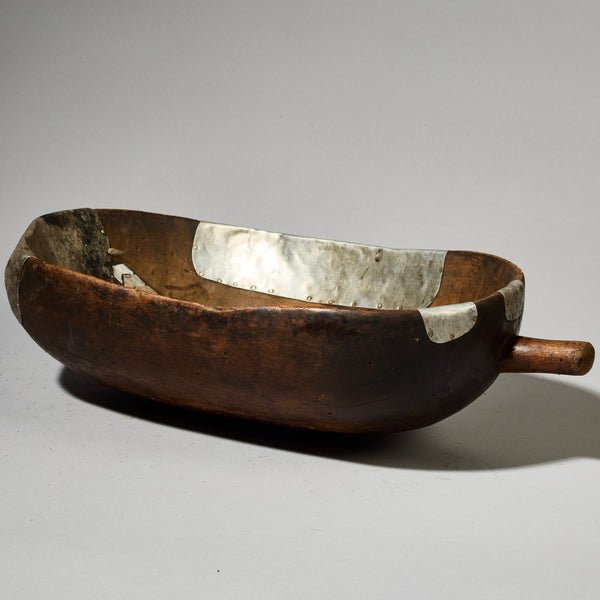 A LUSCIOUS WOODEN BOWL, TUTSI TRIBE RWANDA ( No 4898 )