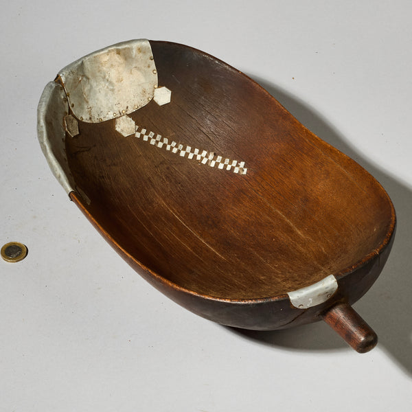 A LUSCIOUS WOODEN BOWL, TUTSI TRIBE RWANDA ( No 4898 )