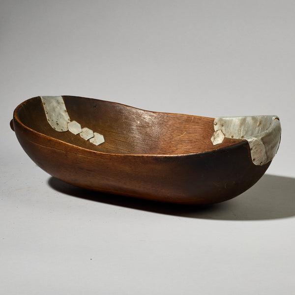 A LUSCIOUS WOODEN BOWL, TUTSI TRIBE RWANDA ( No 4898 )