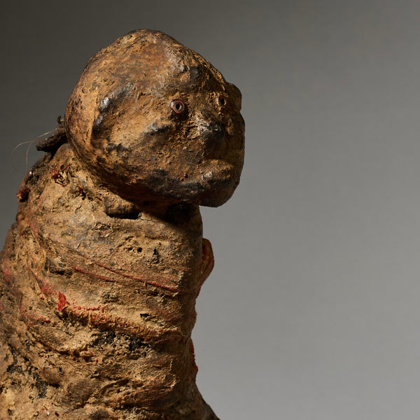 A QUIRKY PARE TRIBE CLAY FIGURE , ENCRUSTED AND UNIQUE , TANZANIA  (No 4764 )