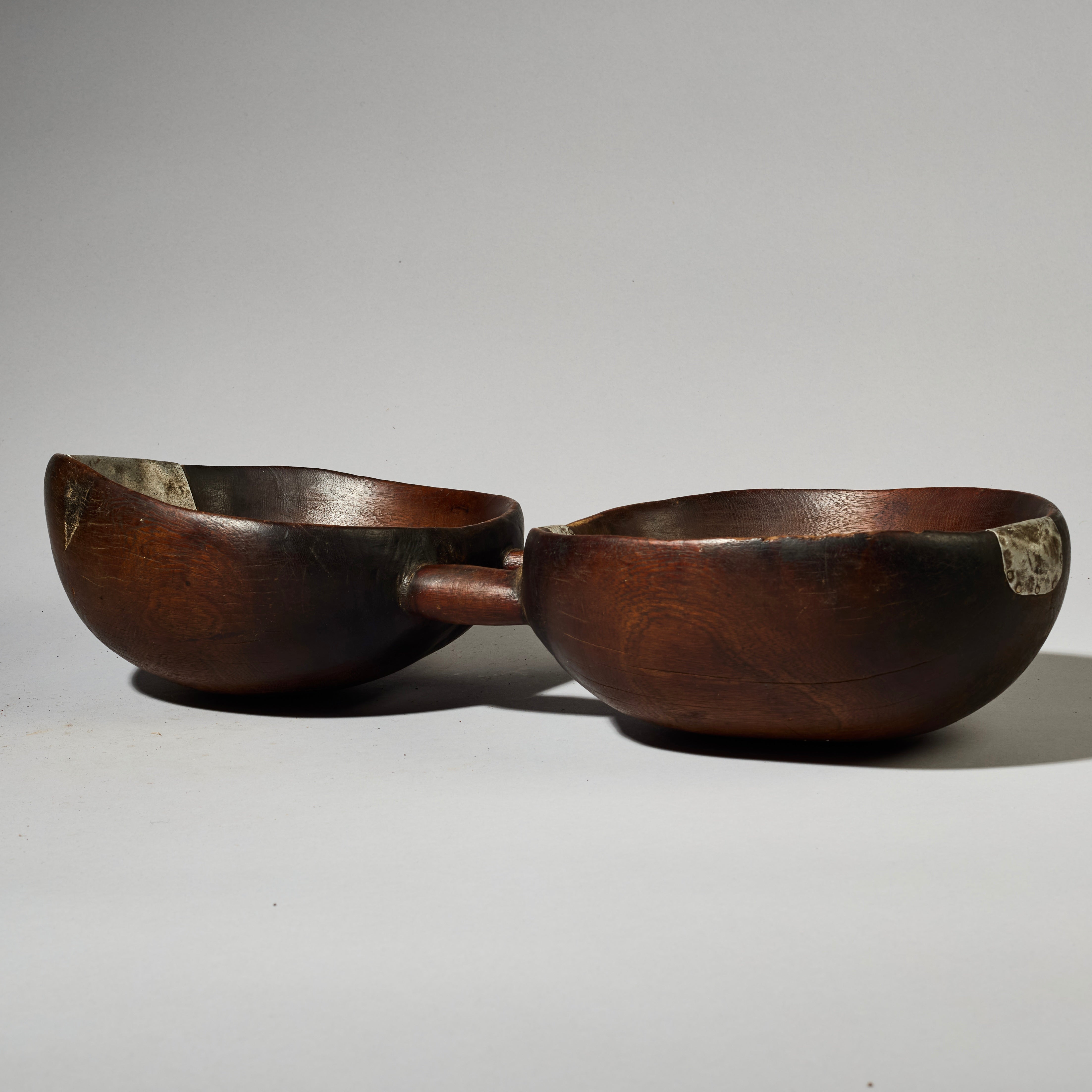 AN ARTISTIC DOUBLE WOODEN  BOWL FROM TUTSI TRIBE RWANDA (  No 4740 )