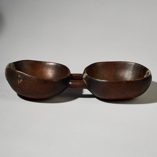 AN ARTISTIC DOUBLE WOODEN  BOWL FROM TUTSI TRIBE RWANDA (  No 4740 )