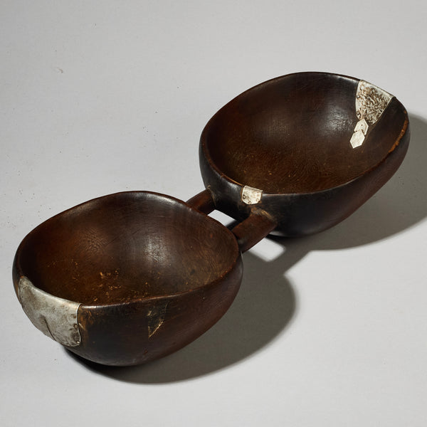 AN ARTISTIC DOUBLE WOODEN  BOWL FROM TUTSI TRIBE RWANDA (  No 4740 )